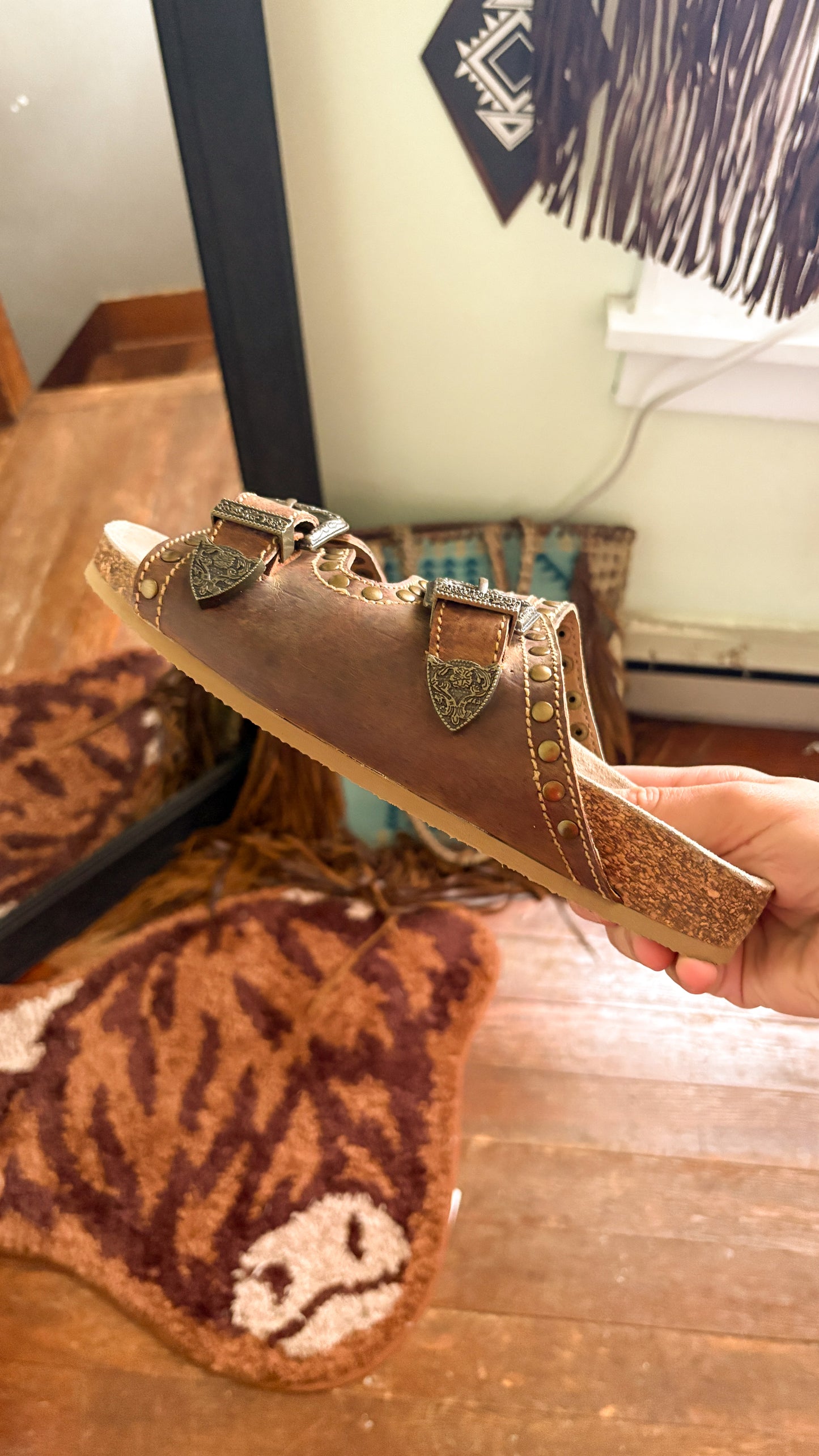 BUCKLE SANDALS