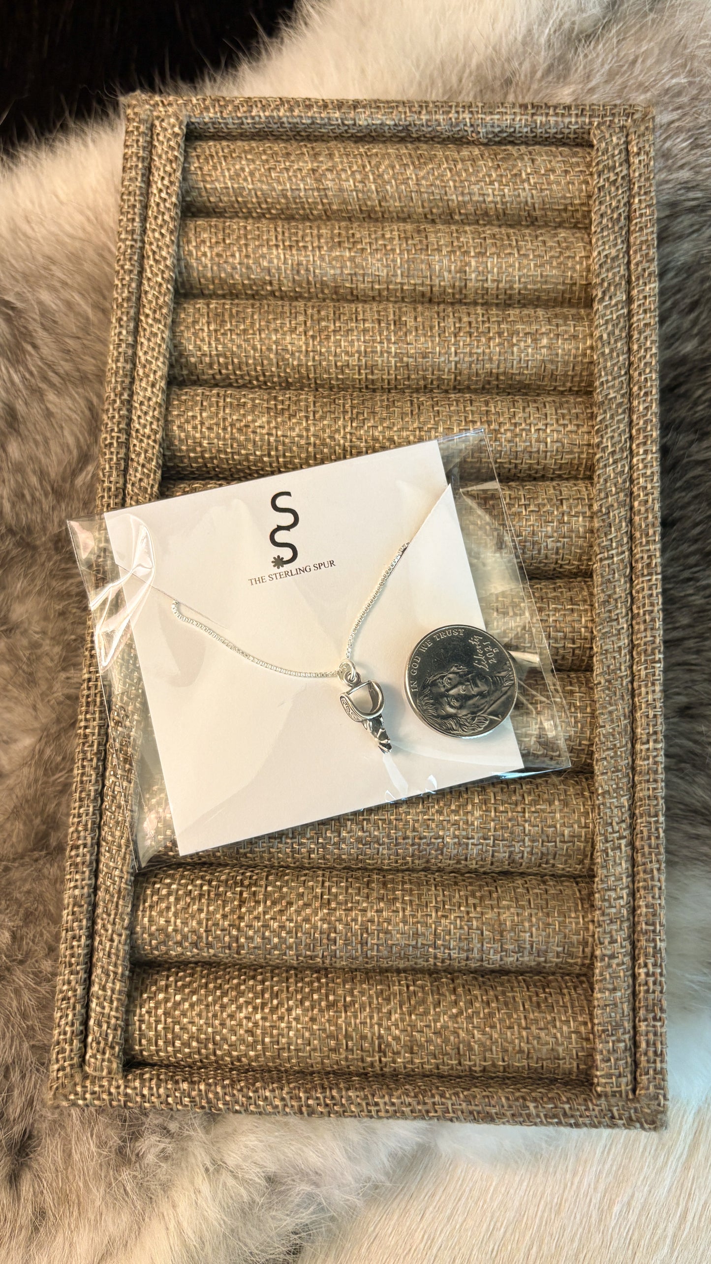 SILVER SPUR PENDANT NECKLACE