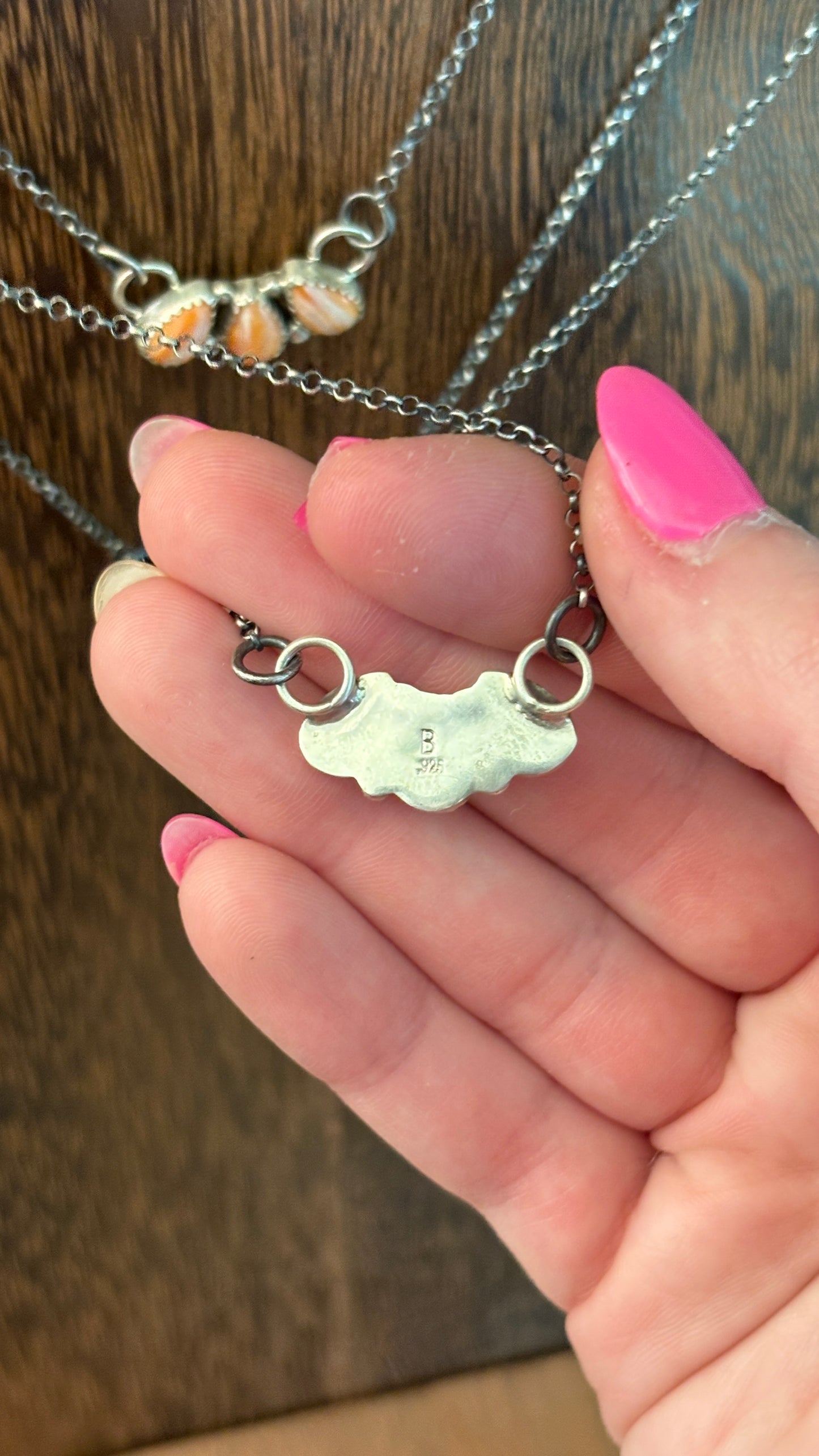 3 STONE ORANGE SPINY OYSTER BAR NECKLACE
