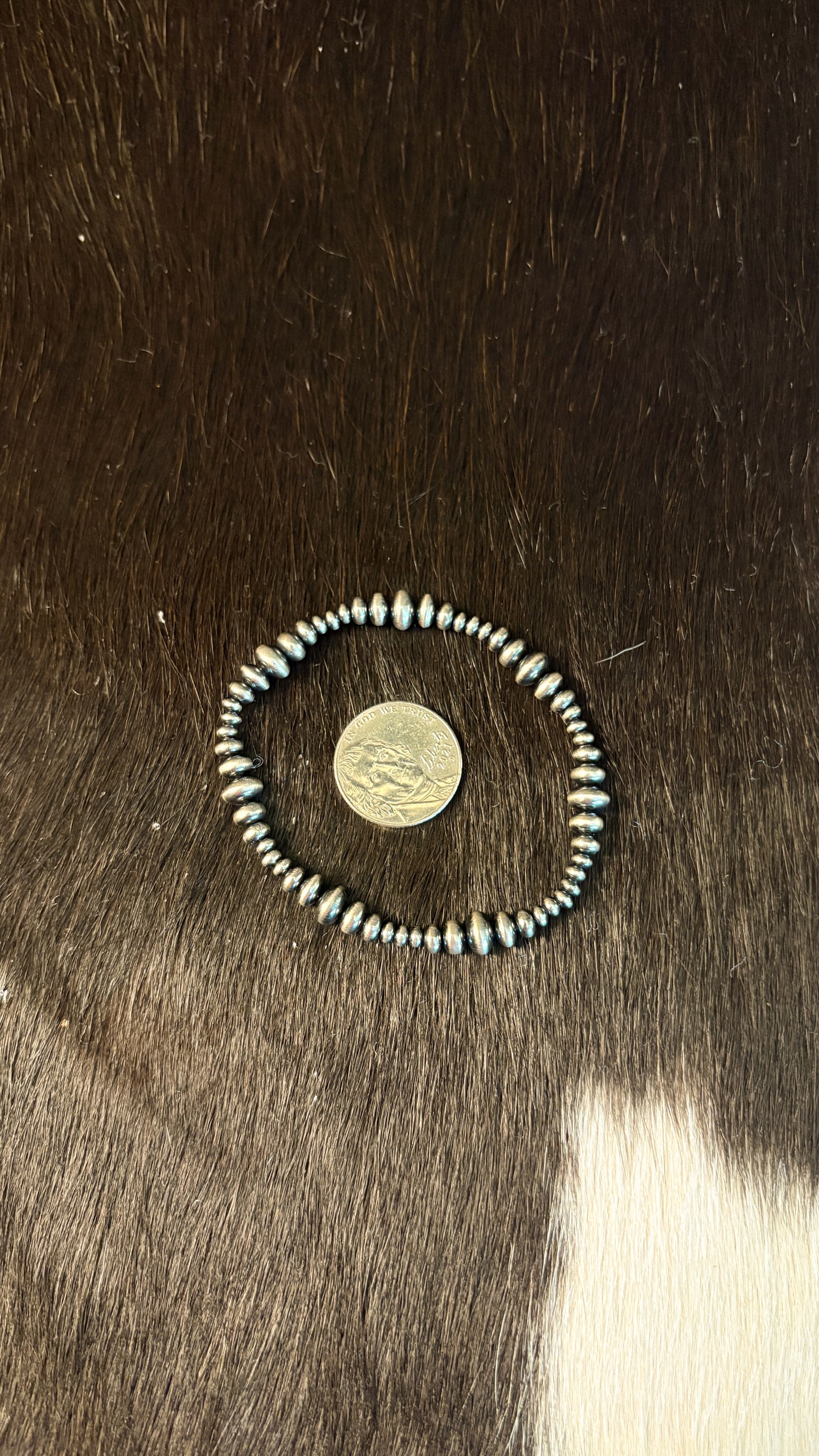 GRADUATED STERLING SILVER SAUCER PEARL STRETCH BRACELET
