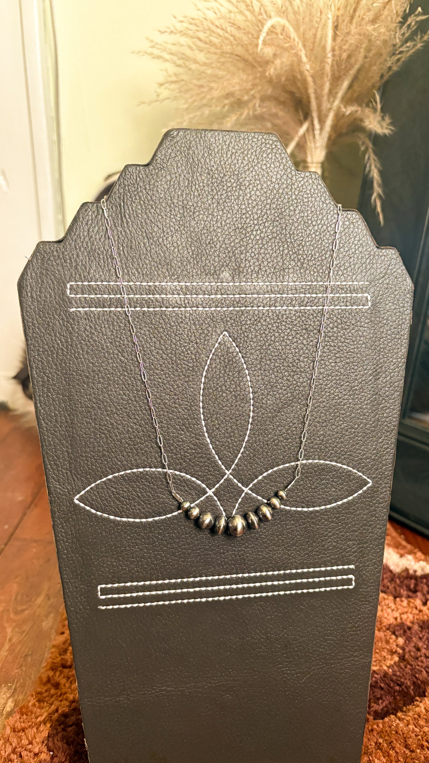 SIMPLE GRADUATED NECKLACE