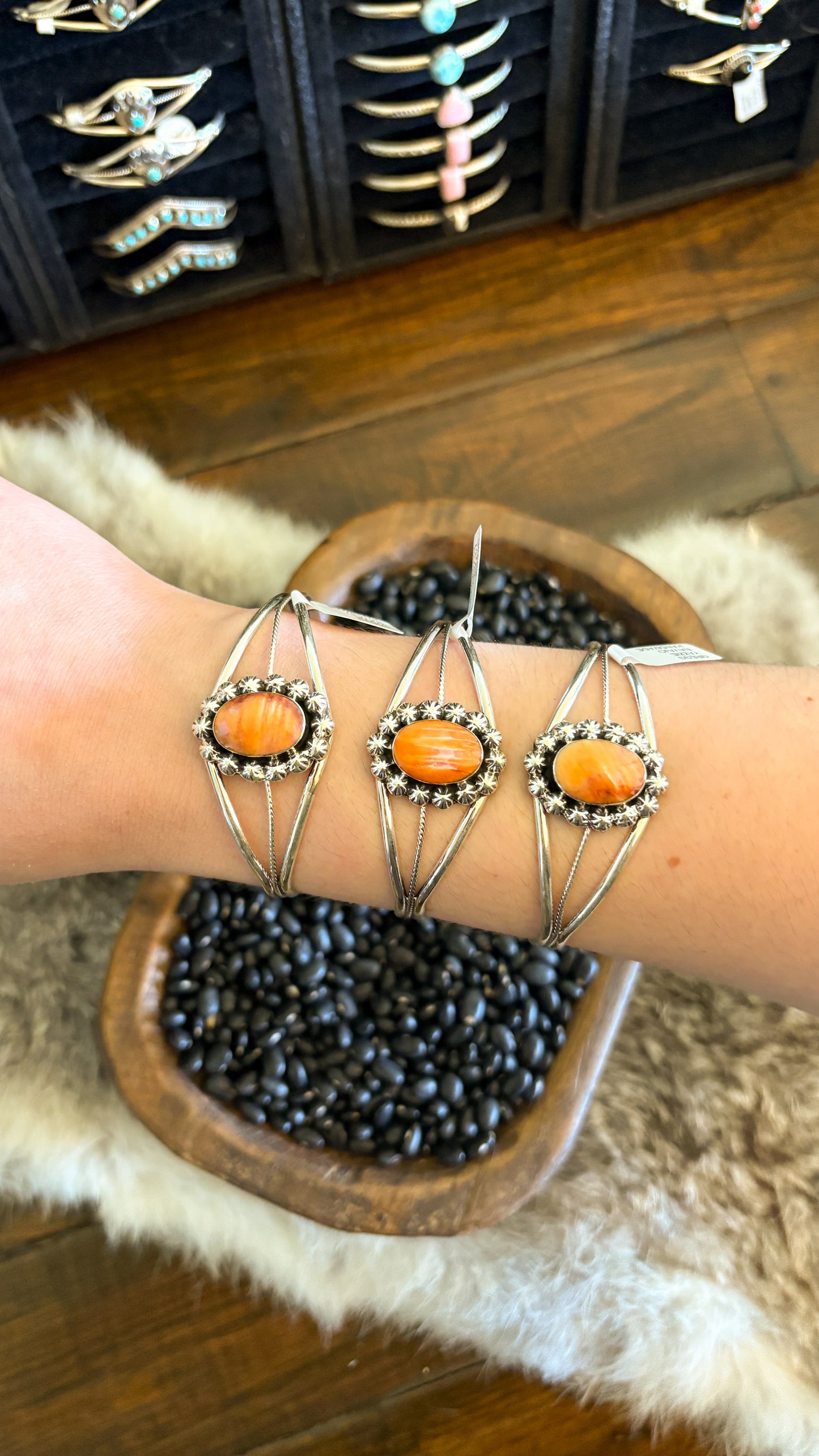 ORANGE SPINY OYSTER CUFF W/ STAR SHOT DETAIL