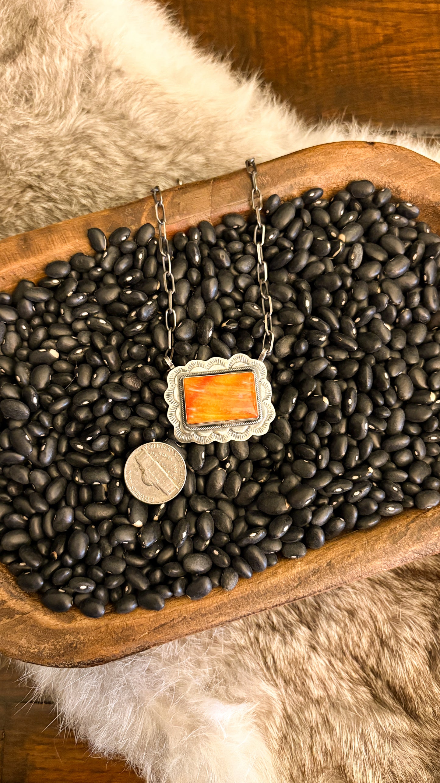 RECTANGLE ORANGE SPINY OYSTER NECKLACE W/ SCALLOPED BORDER