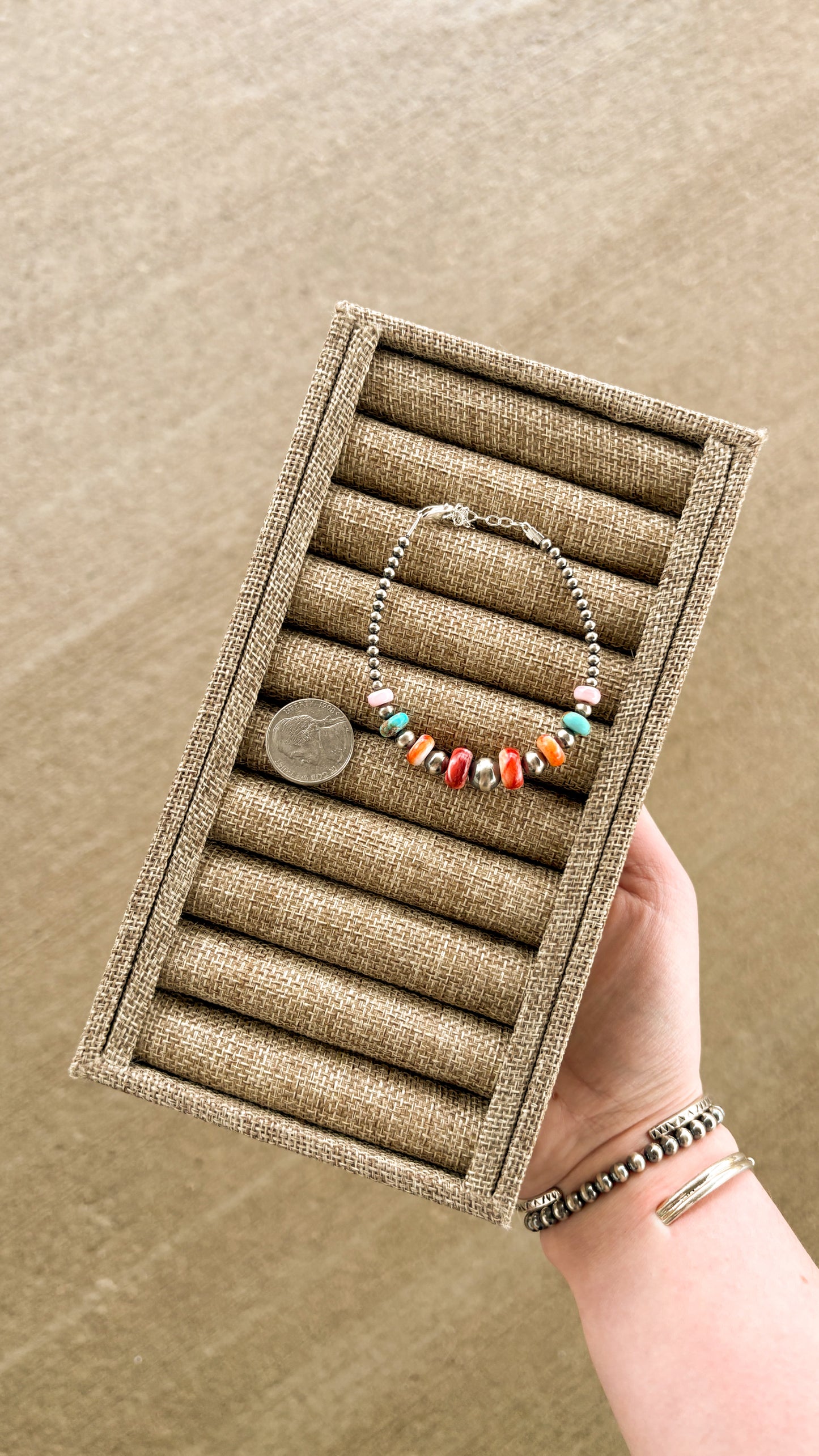 MULTI STONE GRADUATED PEARL BRACELET