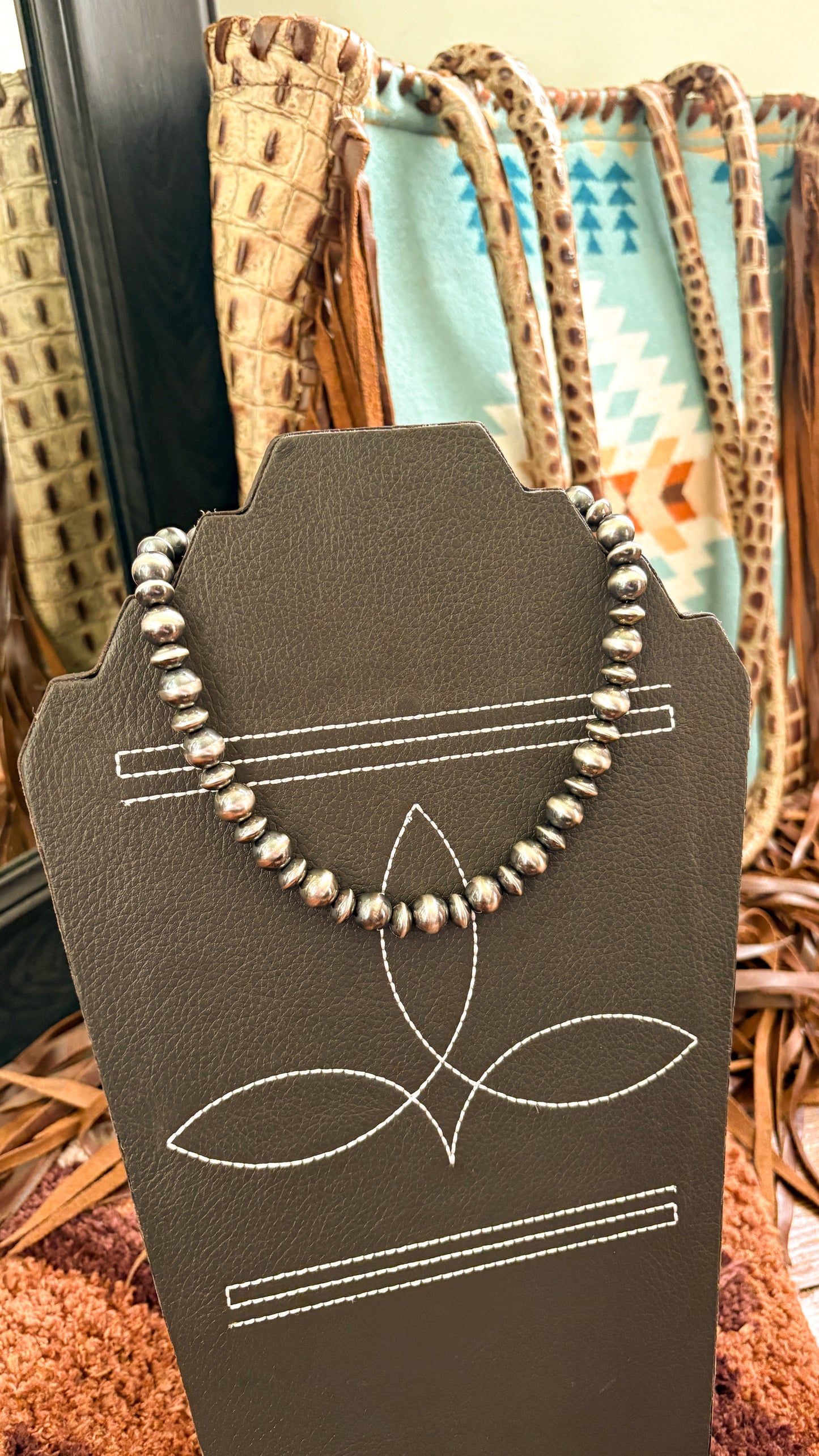 THE LILA NECKLACE