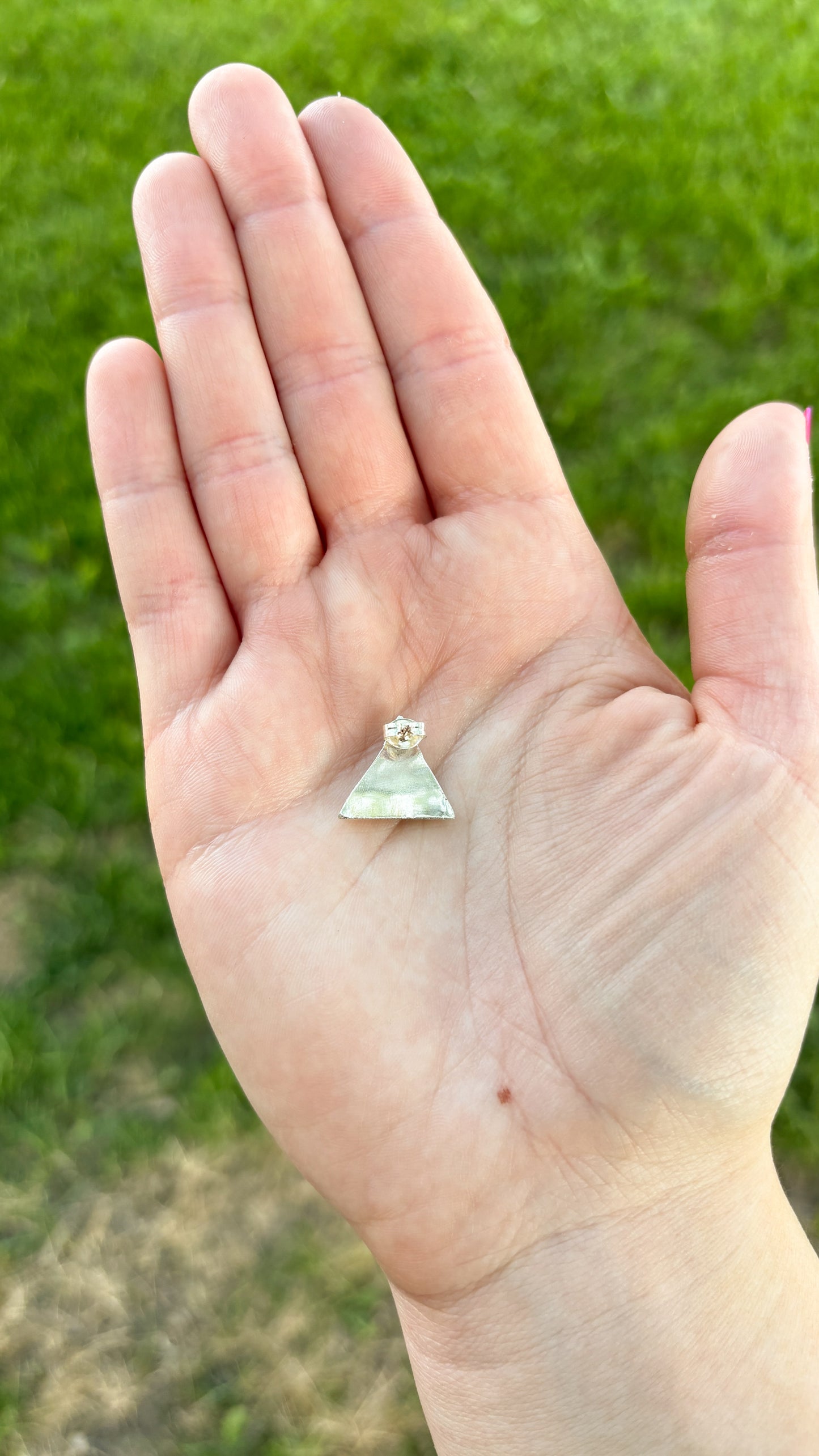 ZUNI TRIANGLE STUD EARRINGS