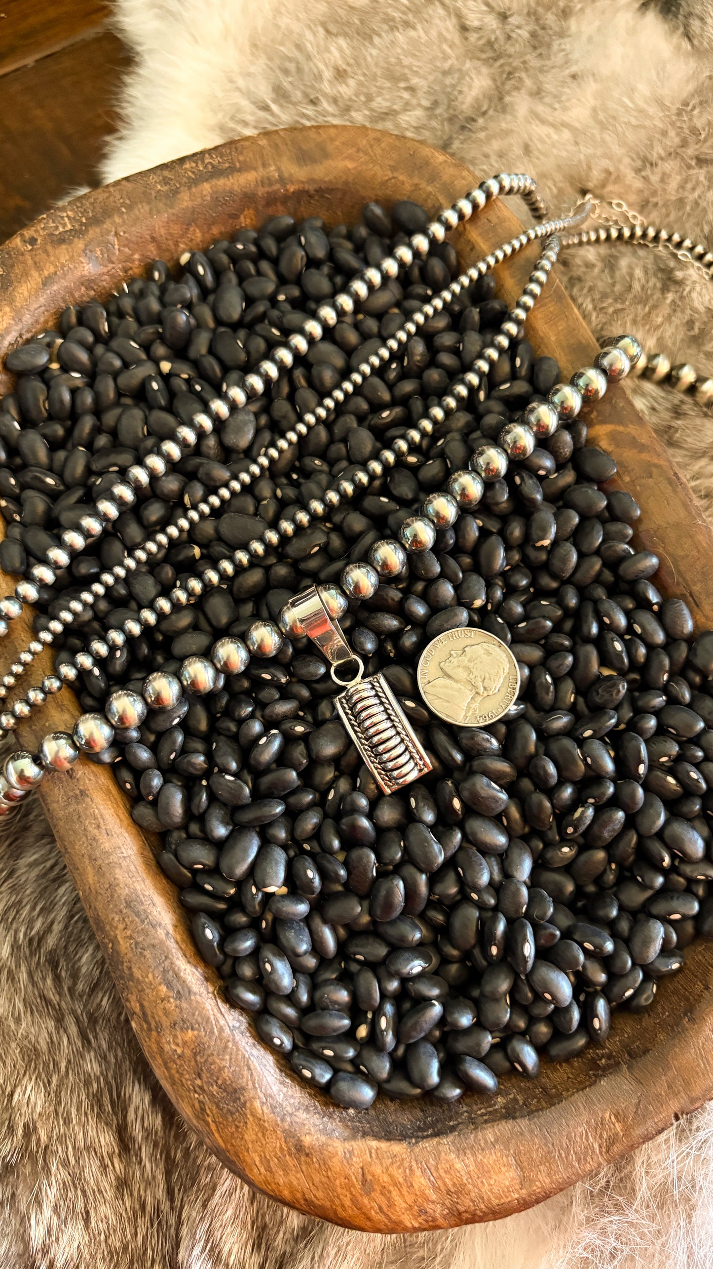MEDIUM SILVER PENDANT