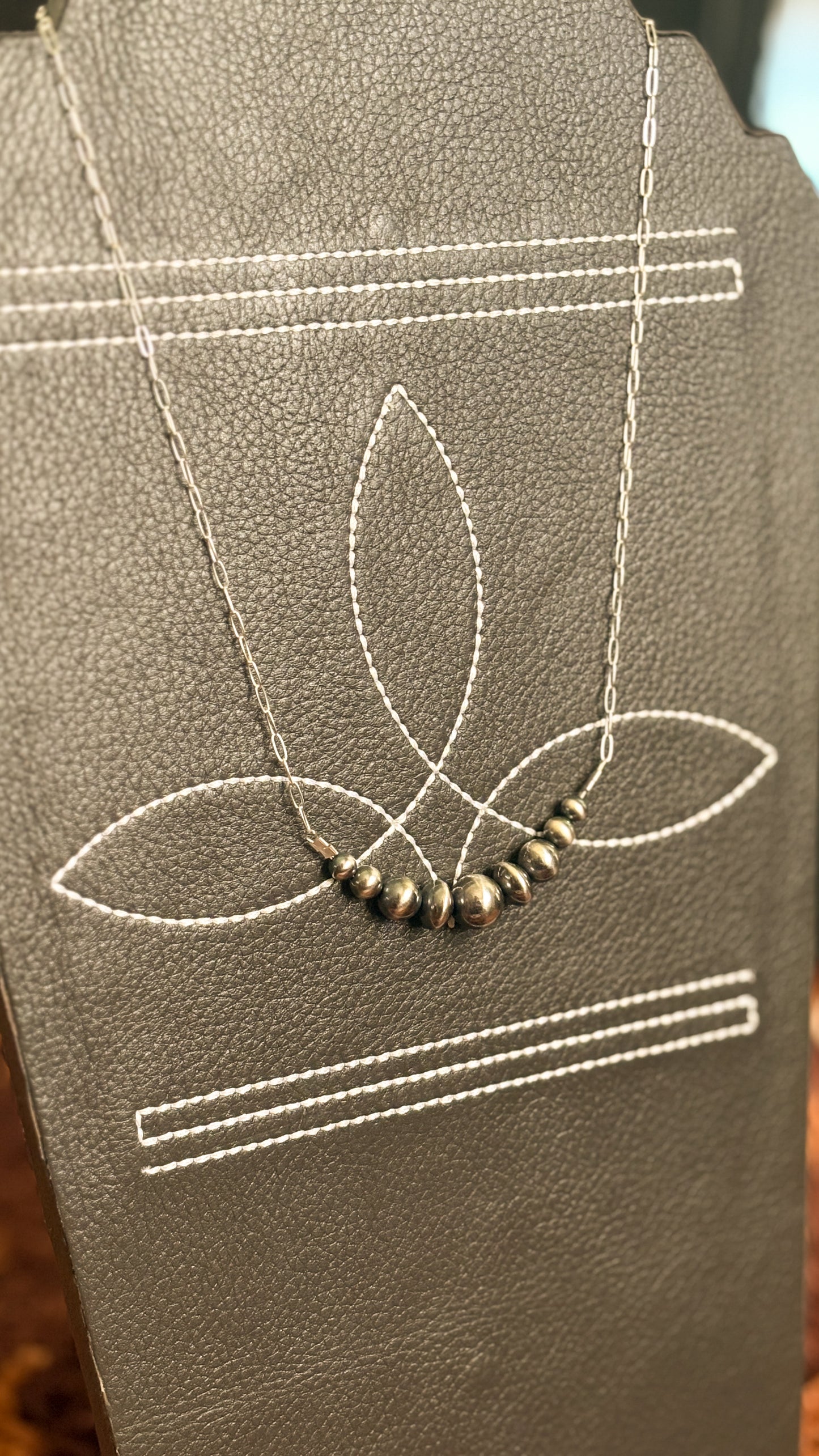 SIMPLE GRADUATED NECKLACE