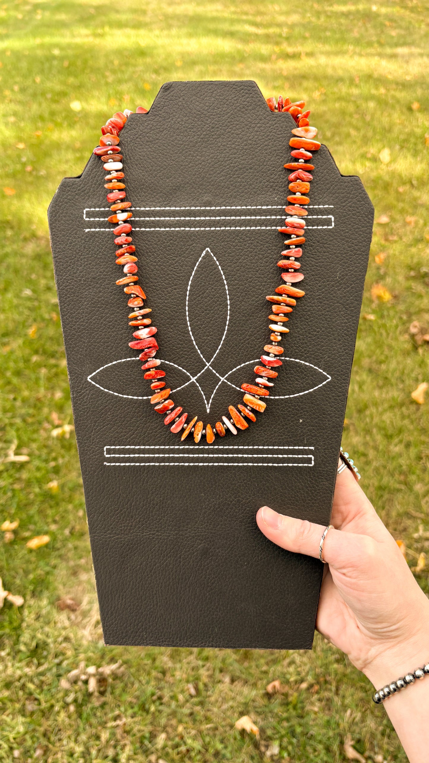 SPINY OYSTER CHIP NECKLACE