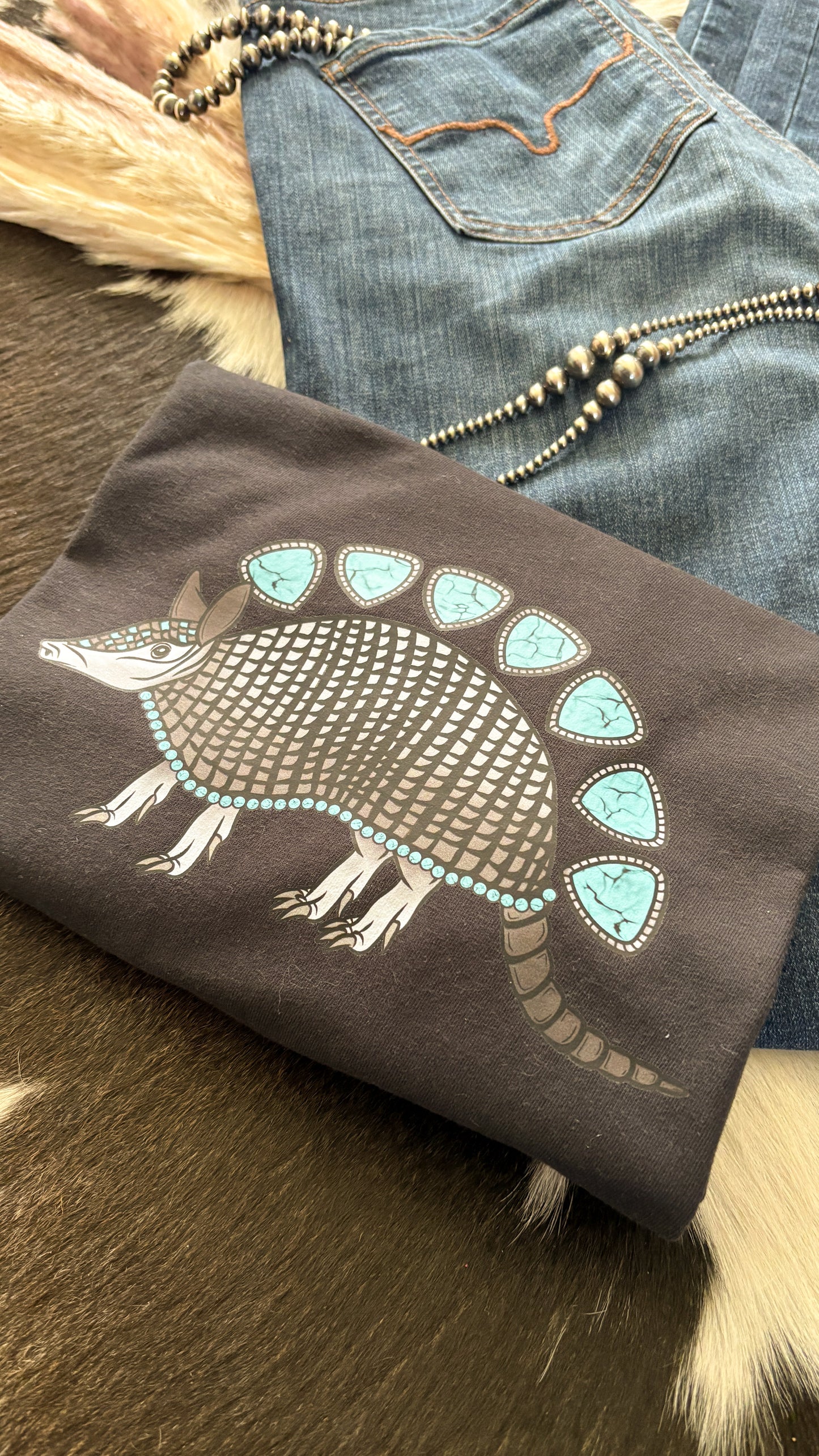 TURQUOISE ARMADILLO TEE
