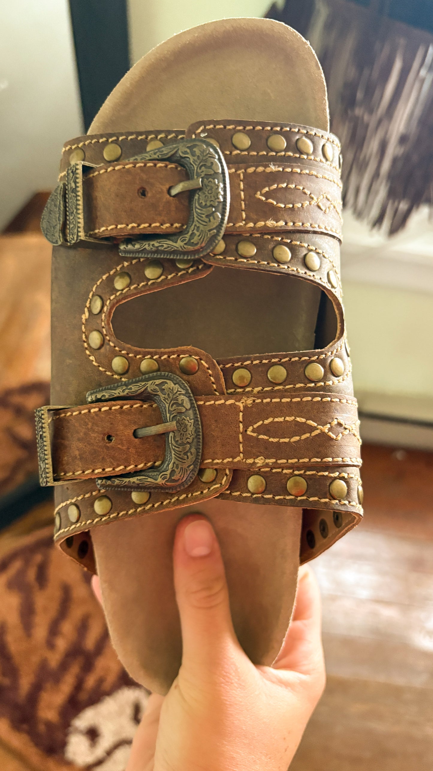 BUCKLE SANDALS
