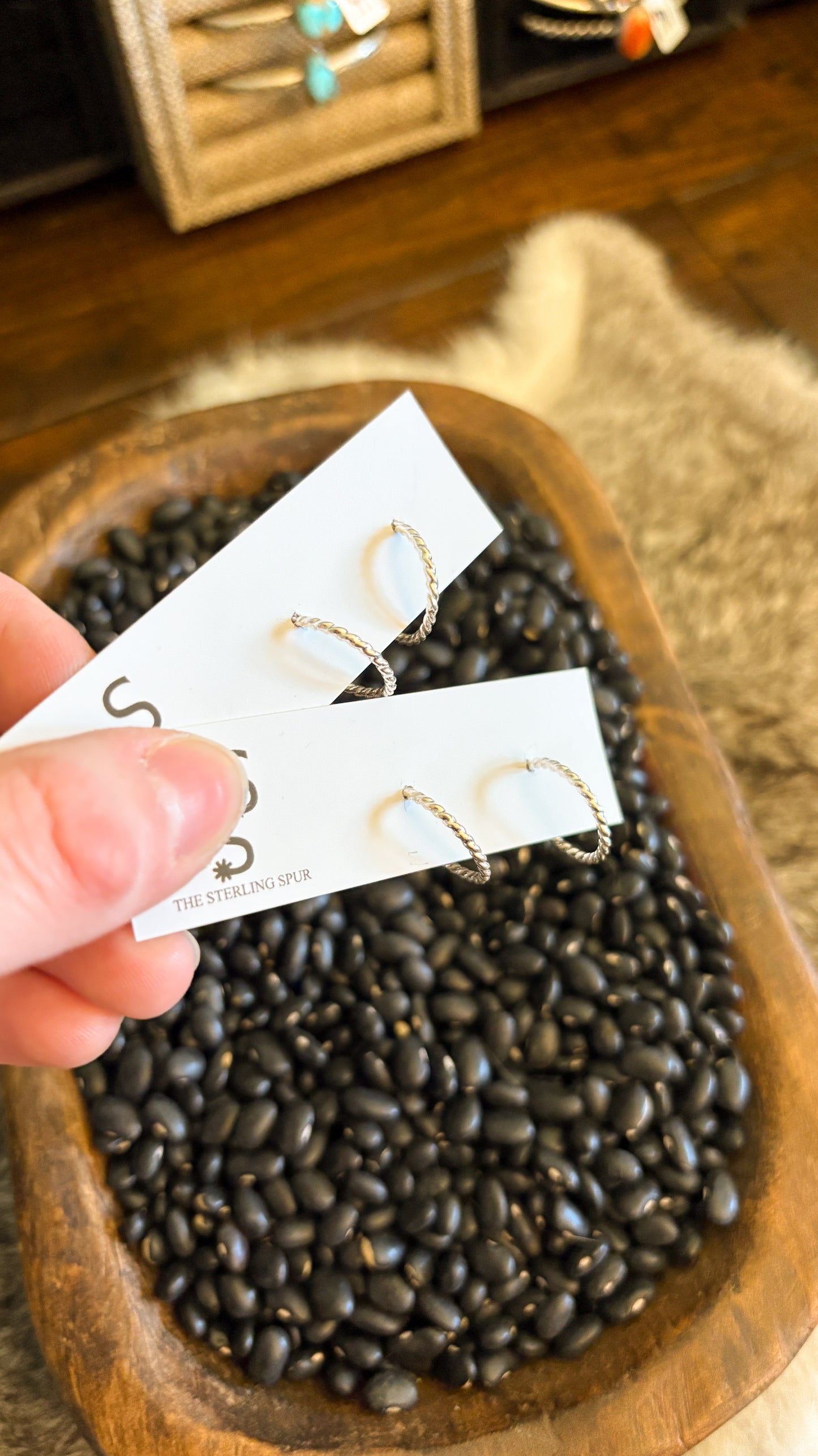 POLISHED ROPE TWIST HOOPS