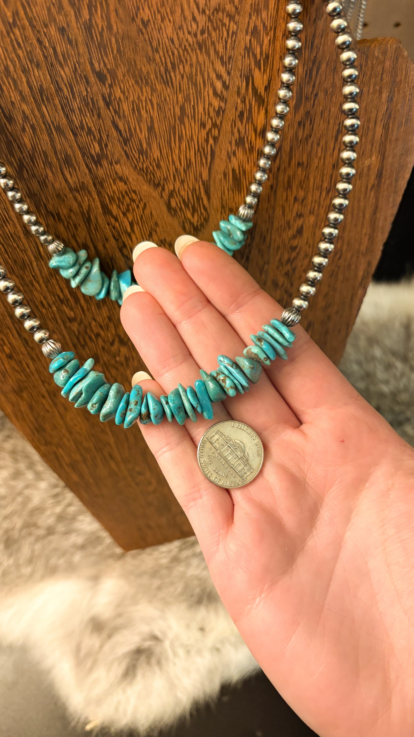 THE LOLA NECKLACE