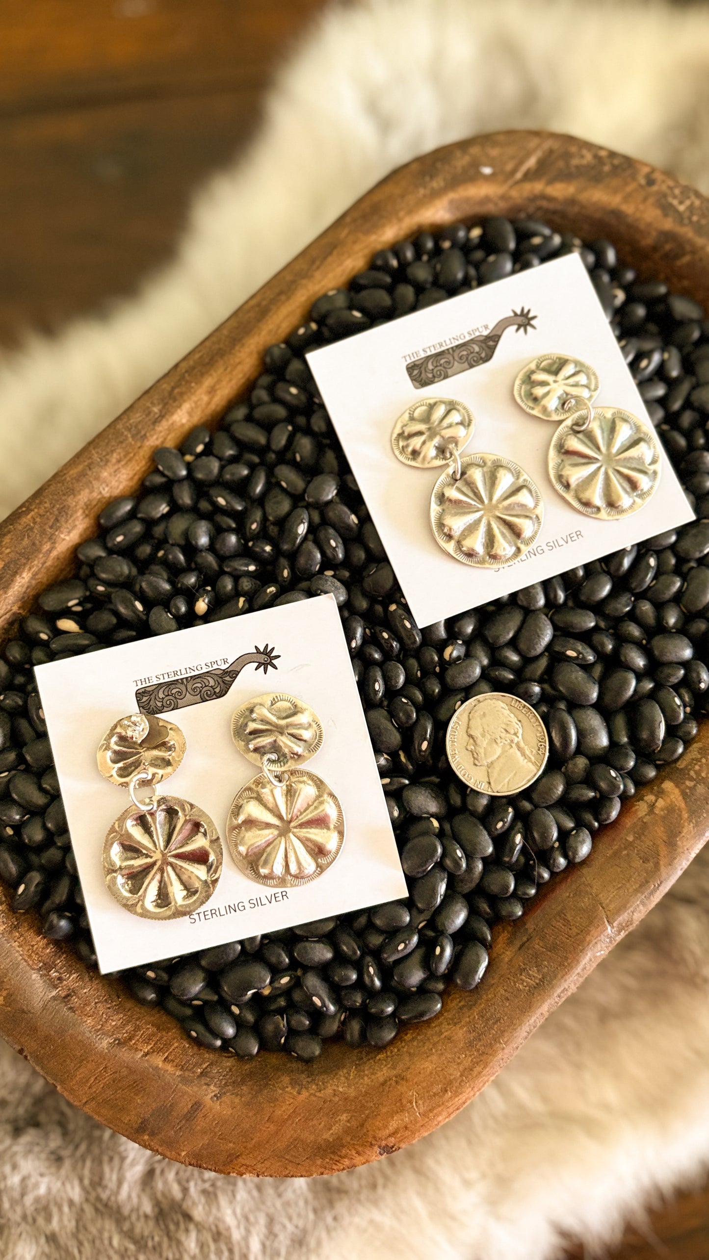 PLAIN CONCHO DANGLE EARRINGS