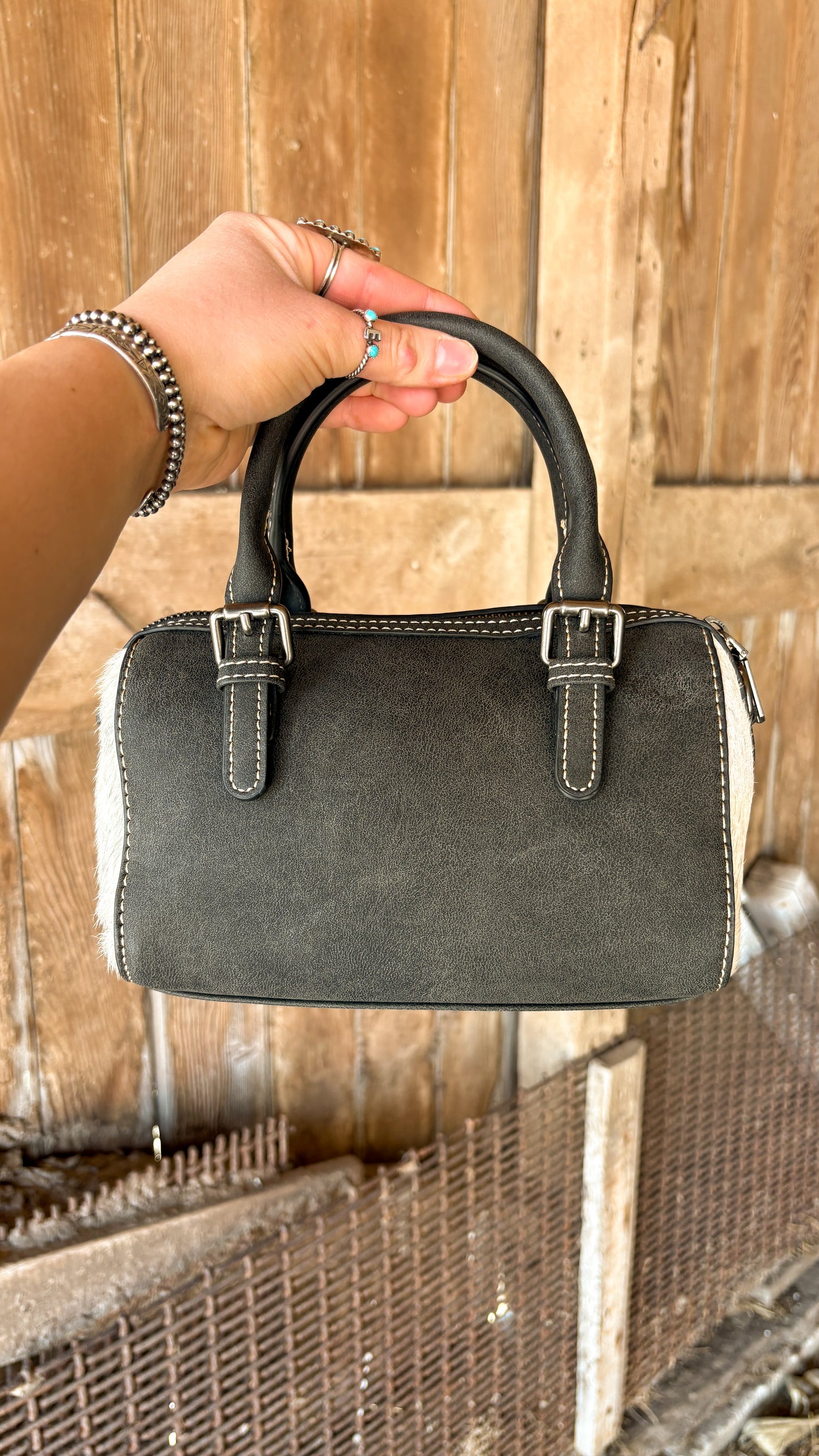 WRANGLER COWHIDE BARREL BAG - BLACK