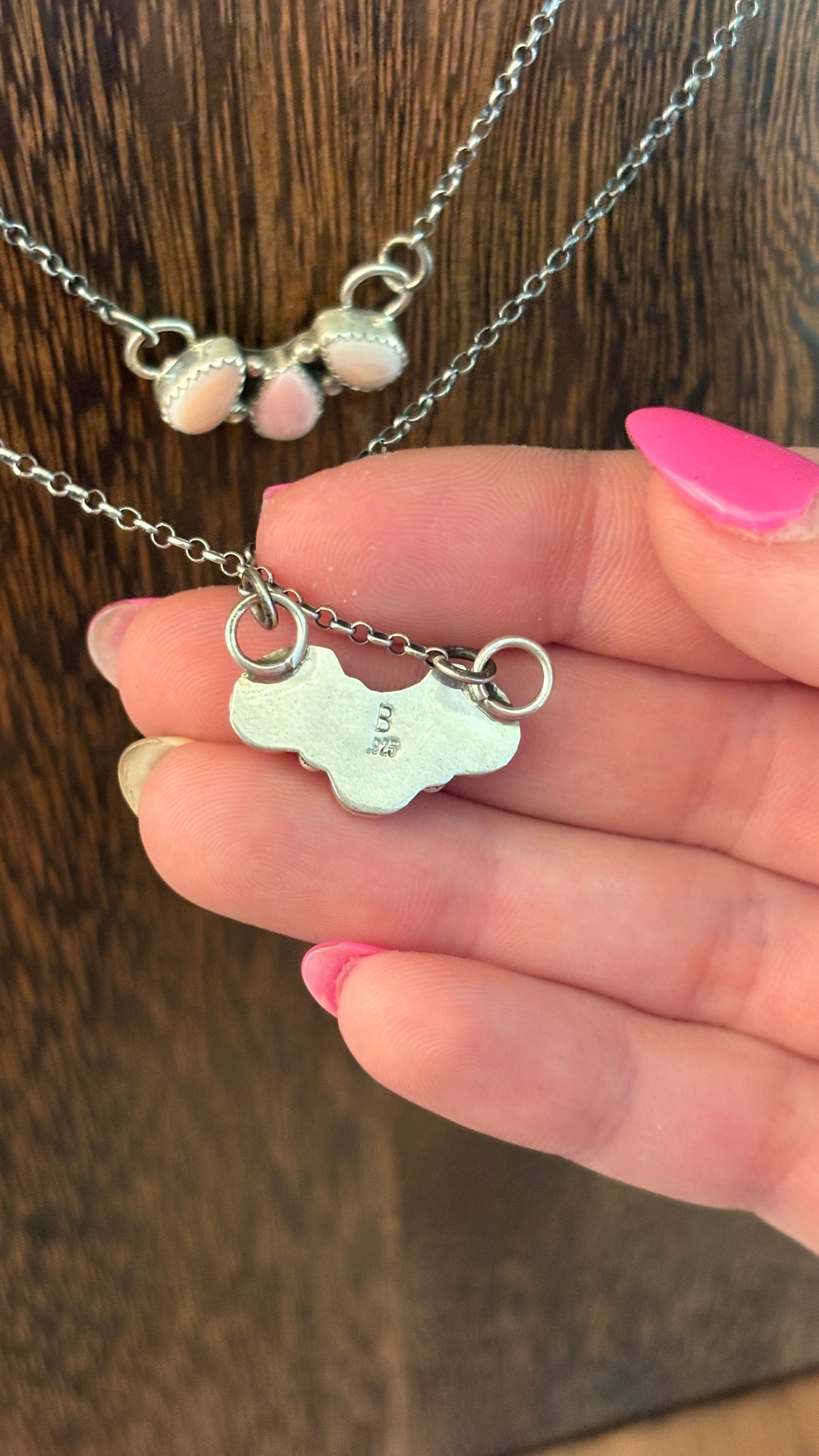 3 STONE PINK CONCH BAR NECKLACE