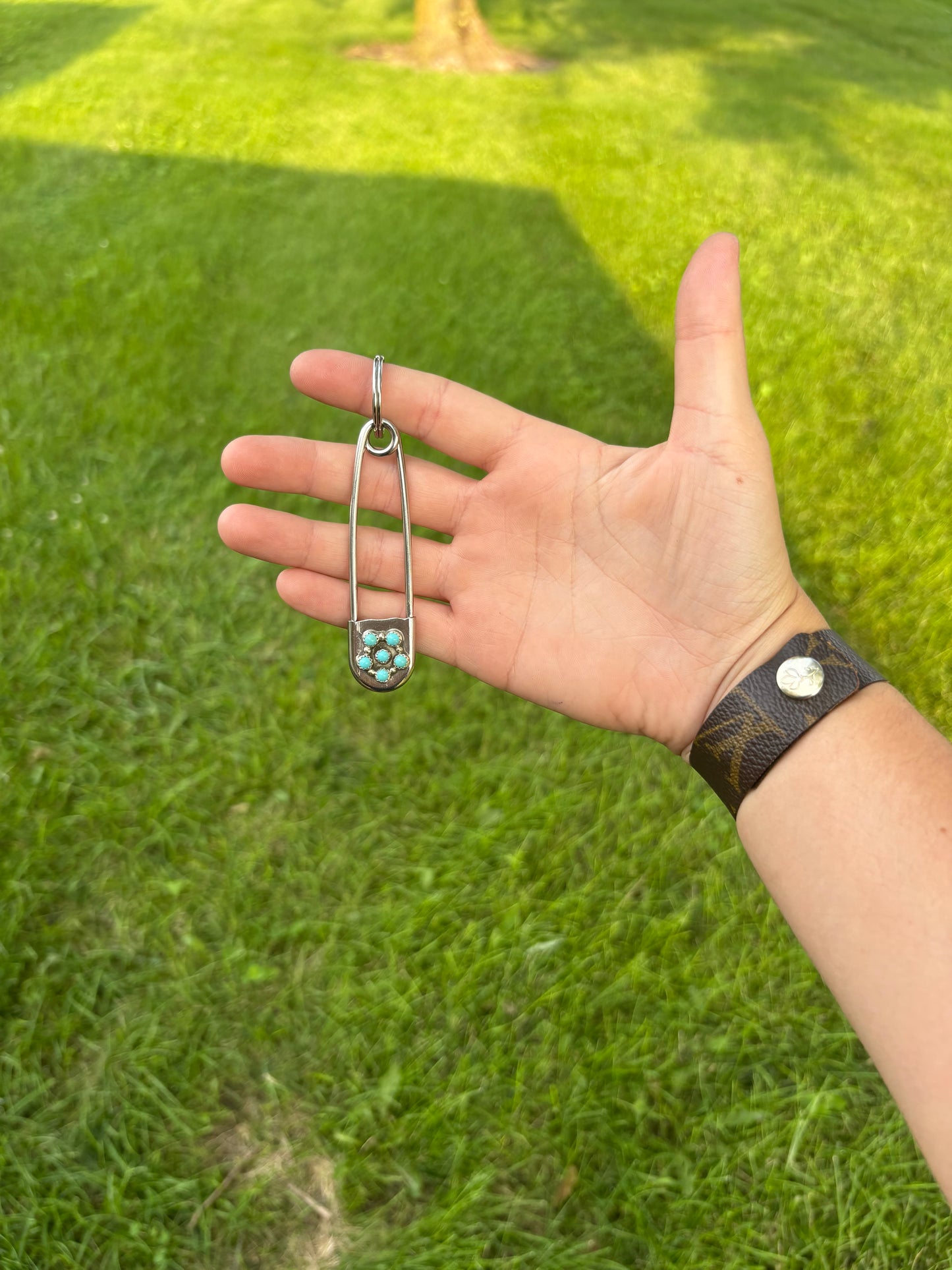SAFETY PIN TURQUOISE KEYCHAIN