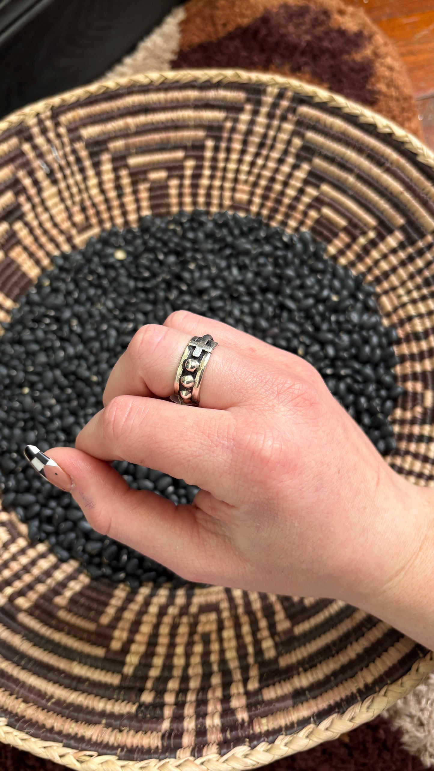 CROSS BALL BAND RING