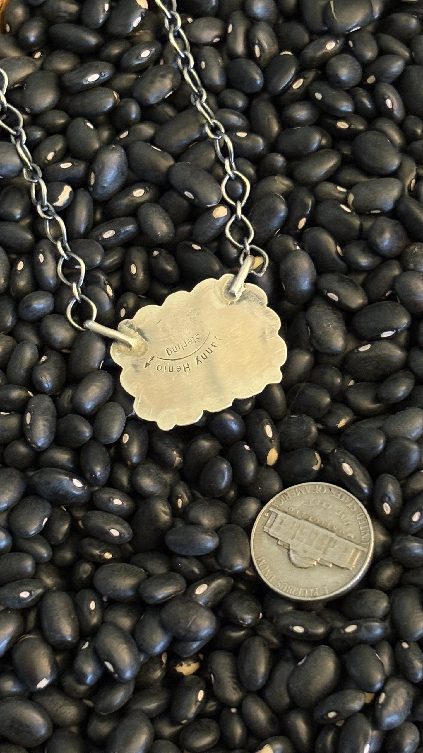 SCALLOPED EDGE STATEMENT NECKLACE