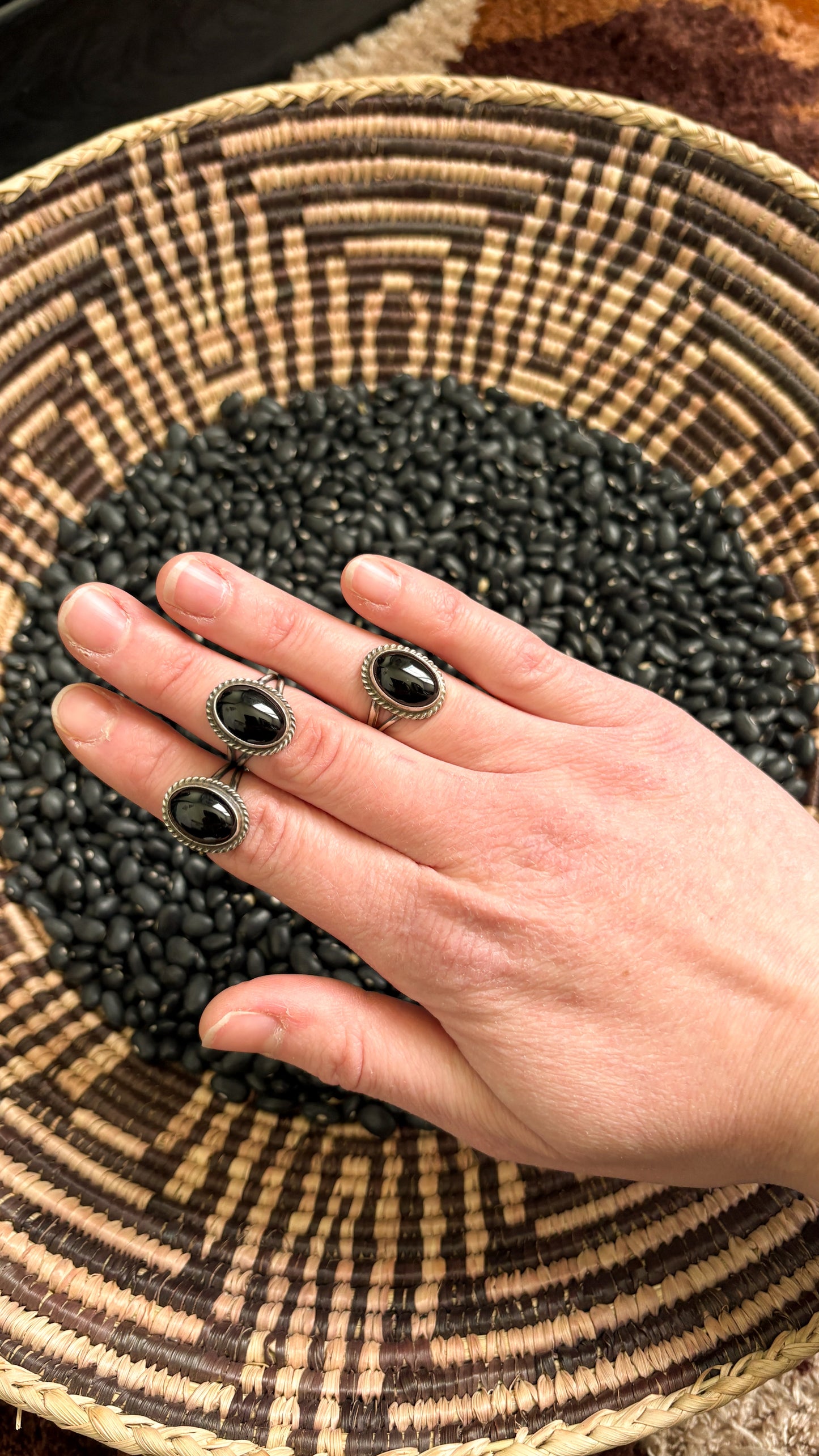 OVAL BLACK ONYX RING W ROPE DETAIL