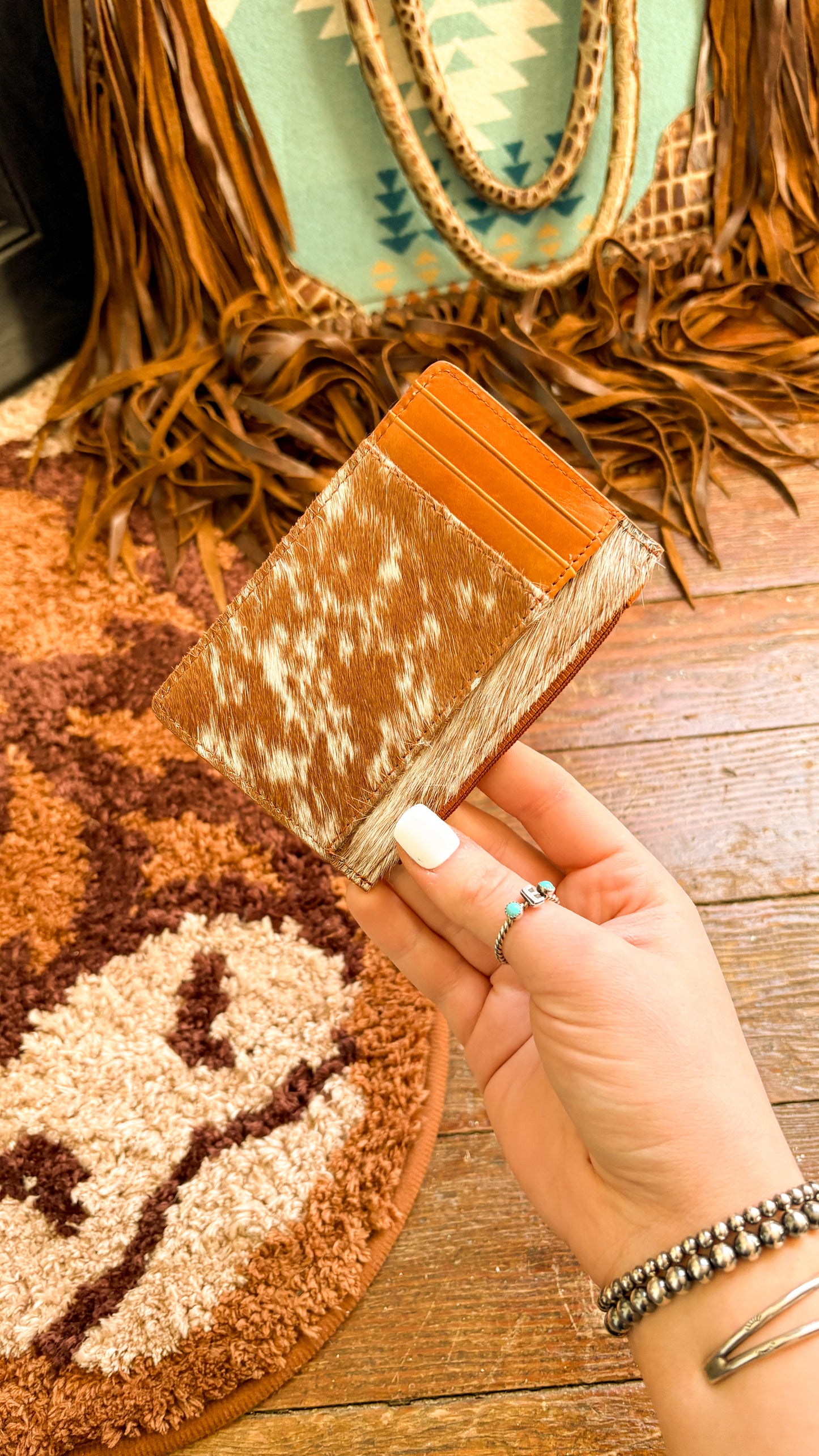 MEDIUM COWHIDE CARDHOLDER