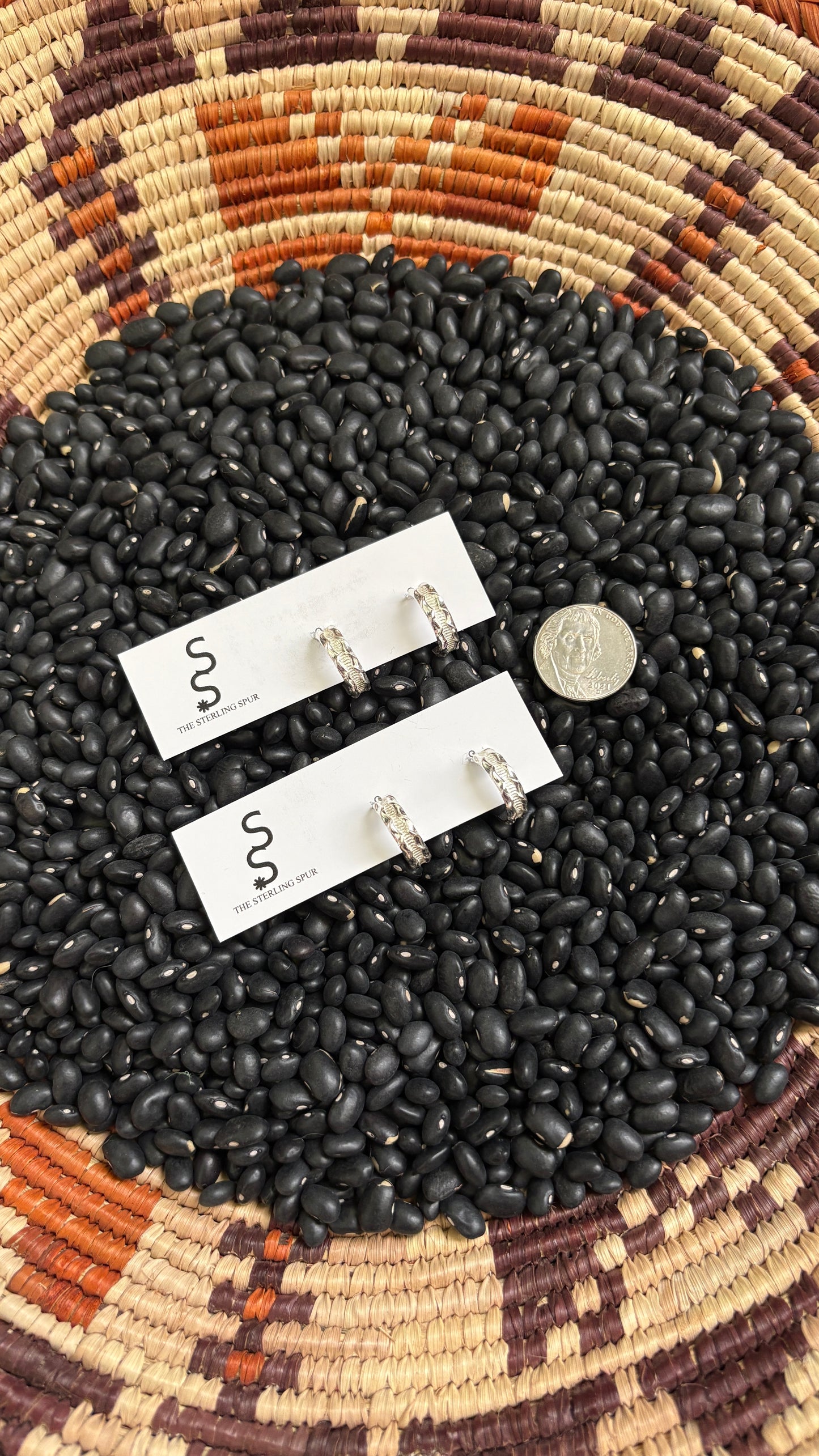 POLISHED DOUBLE WAVE HOOP EARRINGS