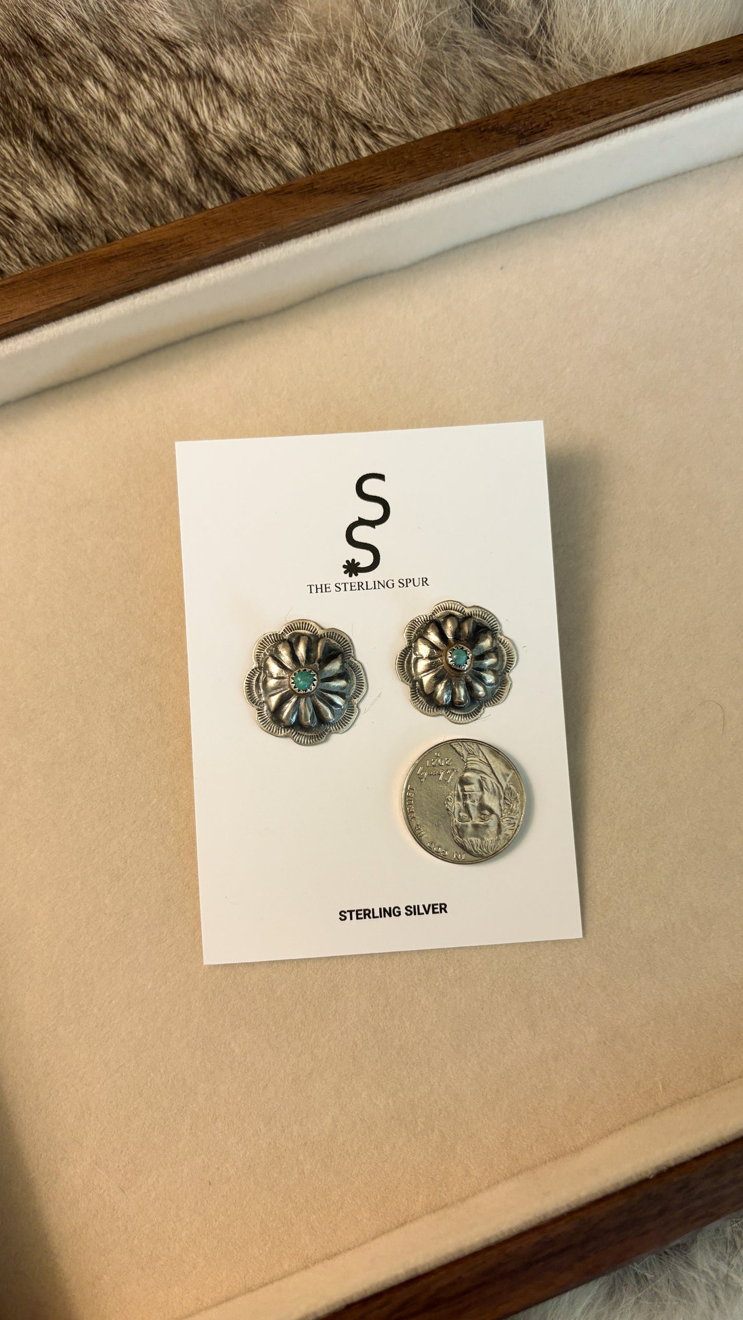 GREEN TURQUOISE CONCHO EARRINGS W SCALLOPED DETAIL