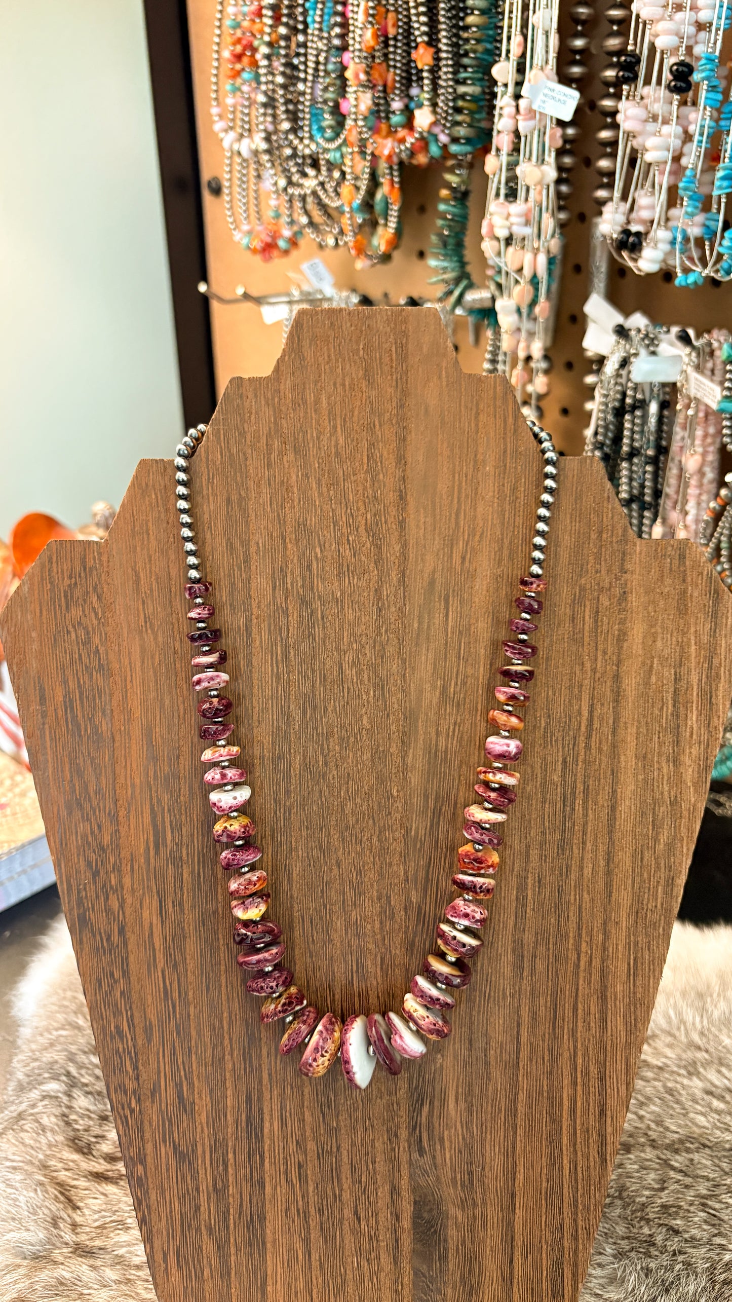 PURPLE SPINY OYSTER GRADUATED PEARL NECKLACE