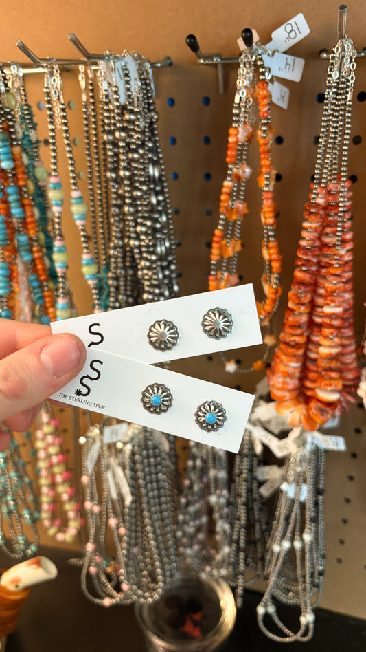 ROUND MINI SCALLOPED DETAIL CONCHO STUD EARRINGS