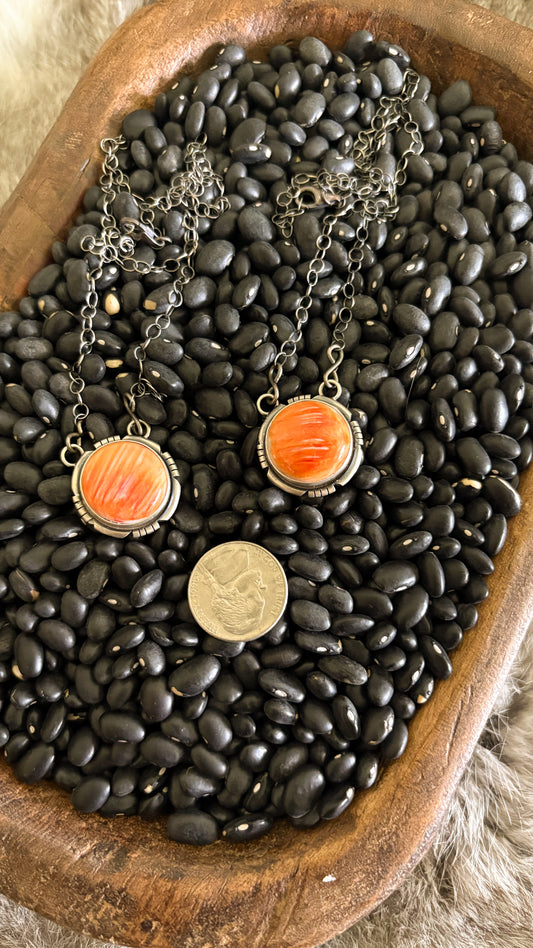 ORANGE SPINY OYSTER ROUND NECKLACE BY ELI SKEETS