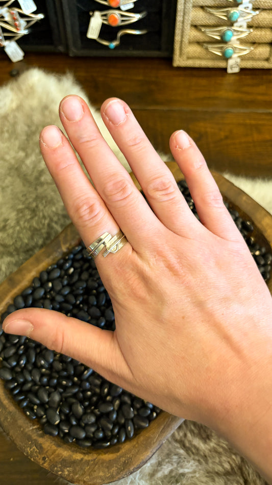 PLAIN ADJUSTABLE FEATHER RING