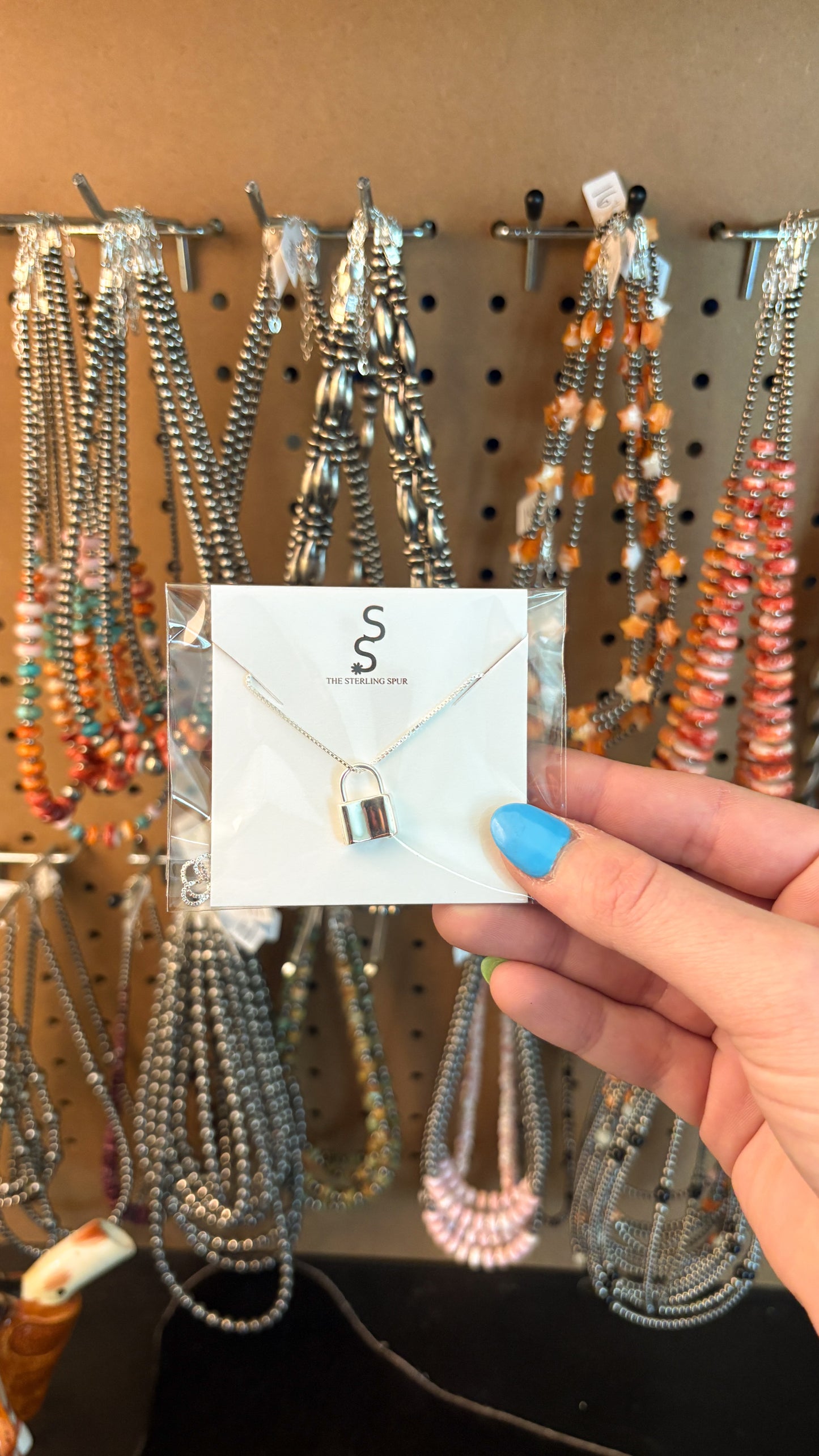 LOCKET PENDANT NECKLACE