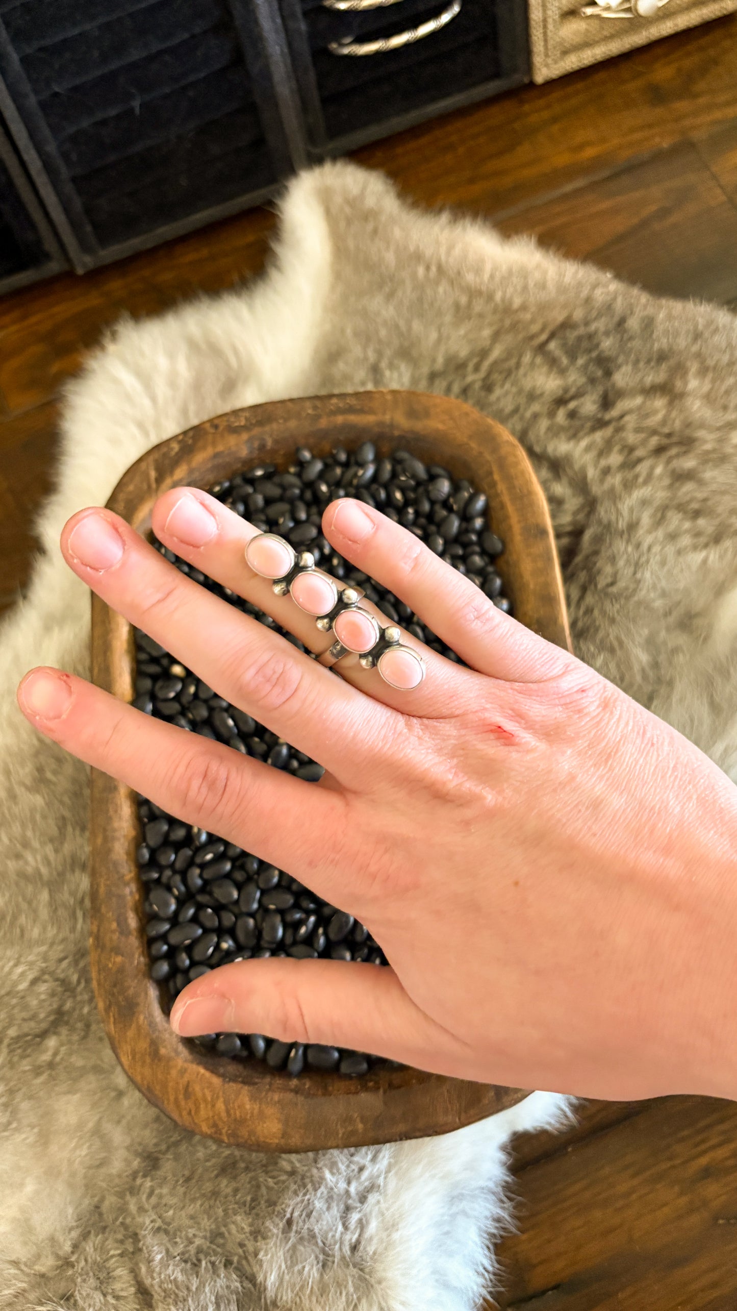 4 STONE PINK CONCH ADJUSTABLE STATEMENT RING