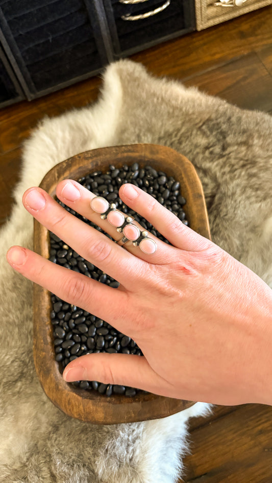 4 STONE PINK CONCH ADJUSTABLE STATEMENT RING