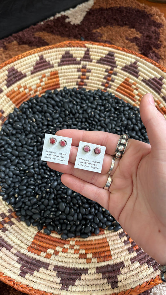 6MM PURPLE SPINY OYSTER STUD EARRINGS