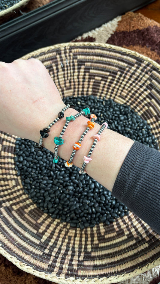 STERLING SILVER PEARL STRETCH BRACELET W STONE CHIPS