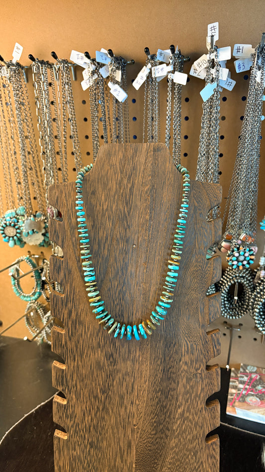 KINGMAN & CHINESE TURQUOISE GRADUATED NECKLACE