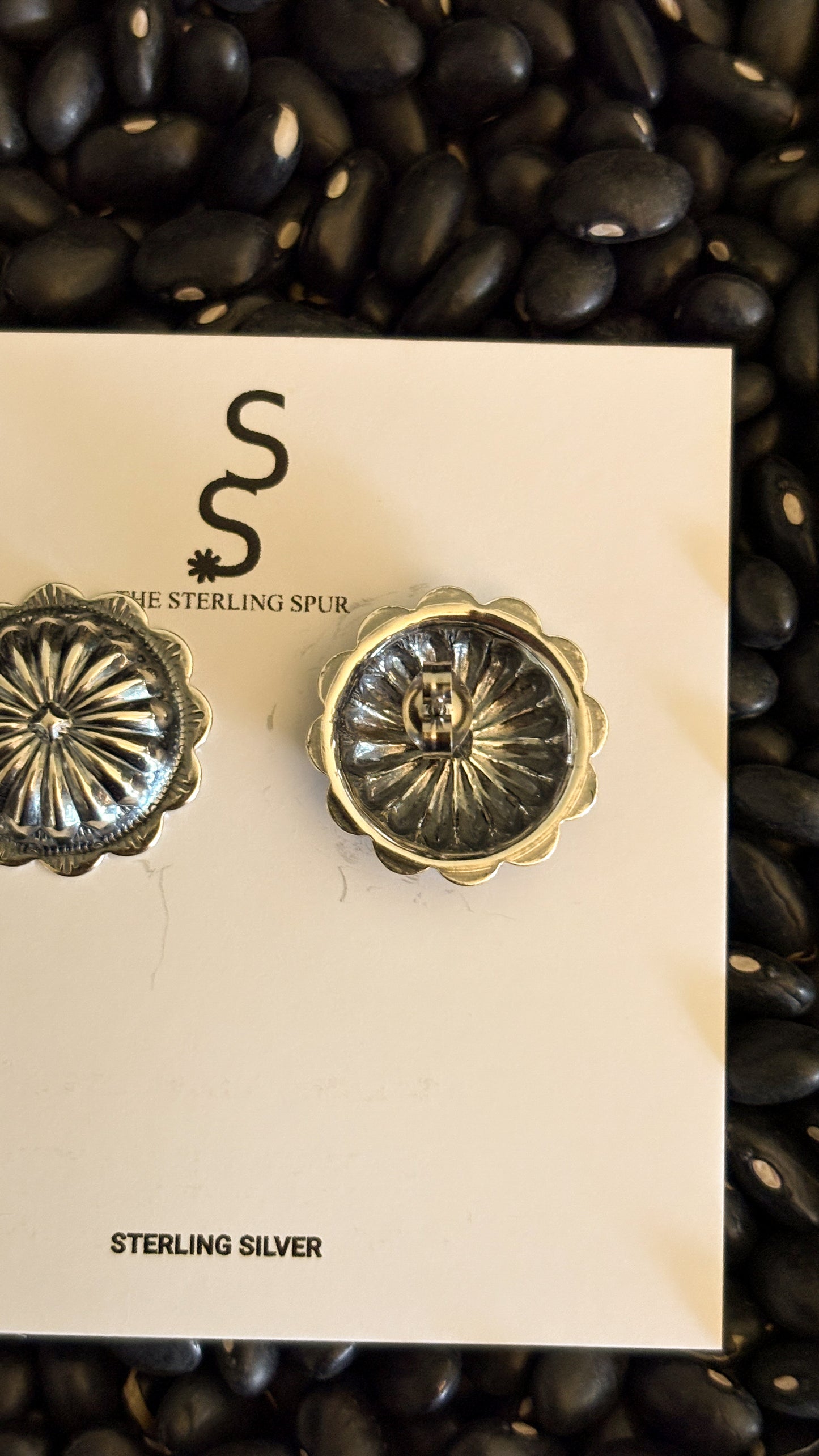 PLAIN CONCHO EARRINGS W SCALLOPED DETAIL