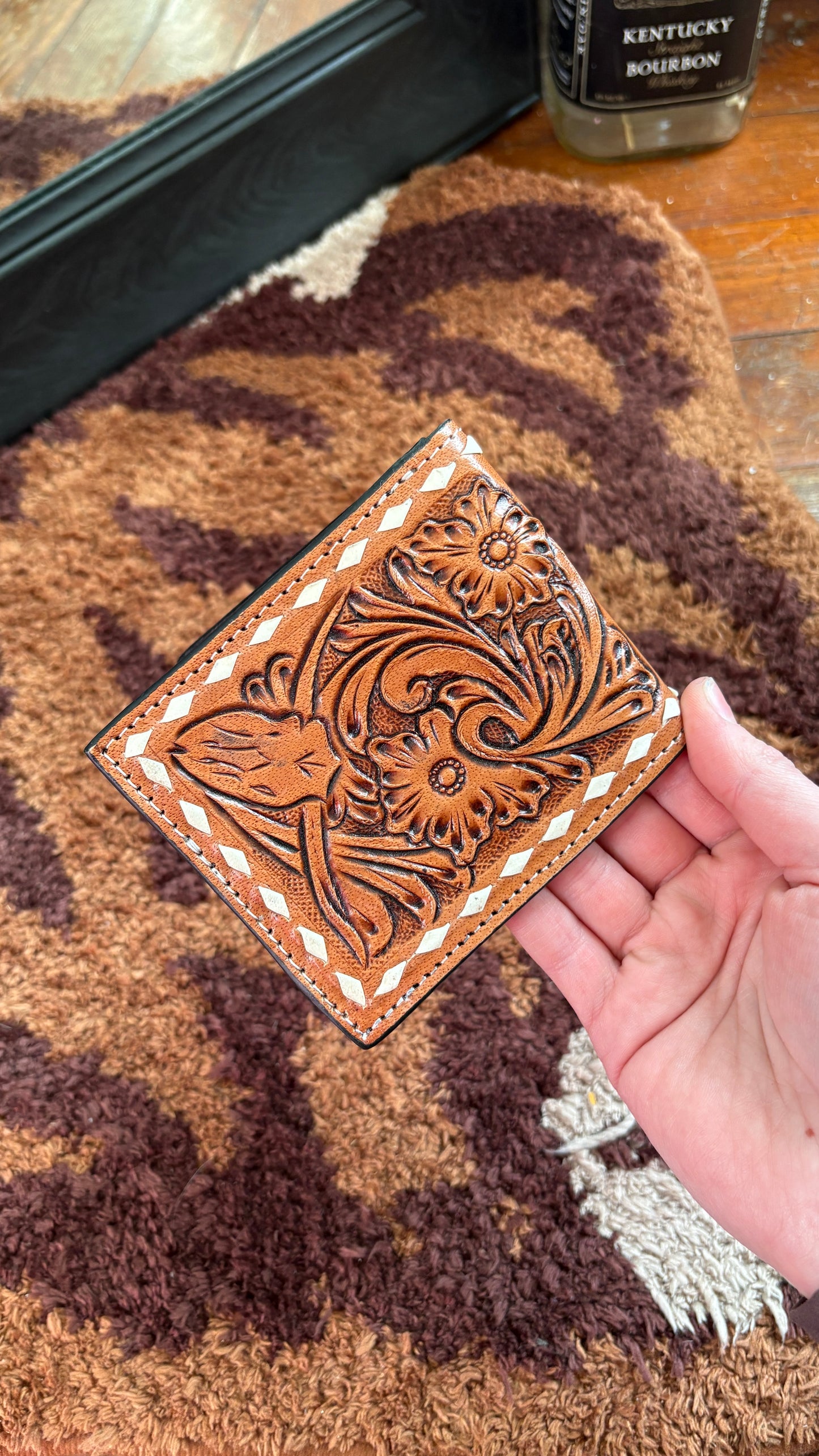 FLOWER PATTERN LEATHER TOOLED MEN'S WALLET