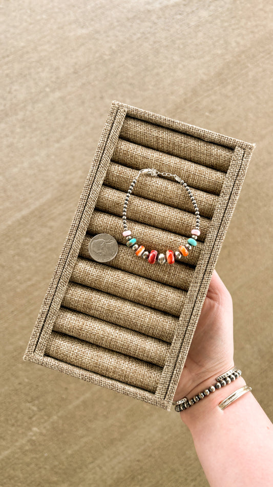 MULTI STONE GRADUATED PEARL BRACELET