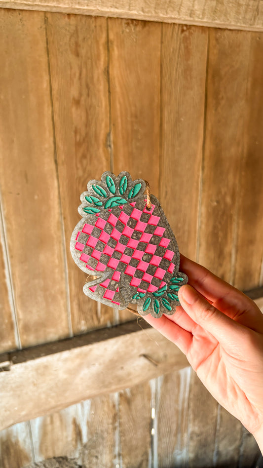 CHECKERED SPADE FRESHIE - GRAY & PINK