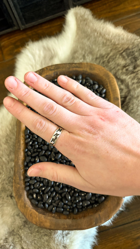 LIGHTNING BOLT BAND RING