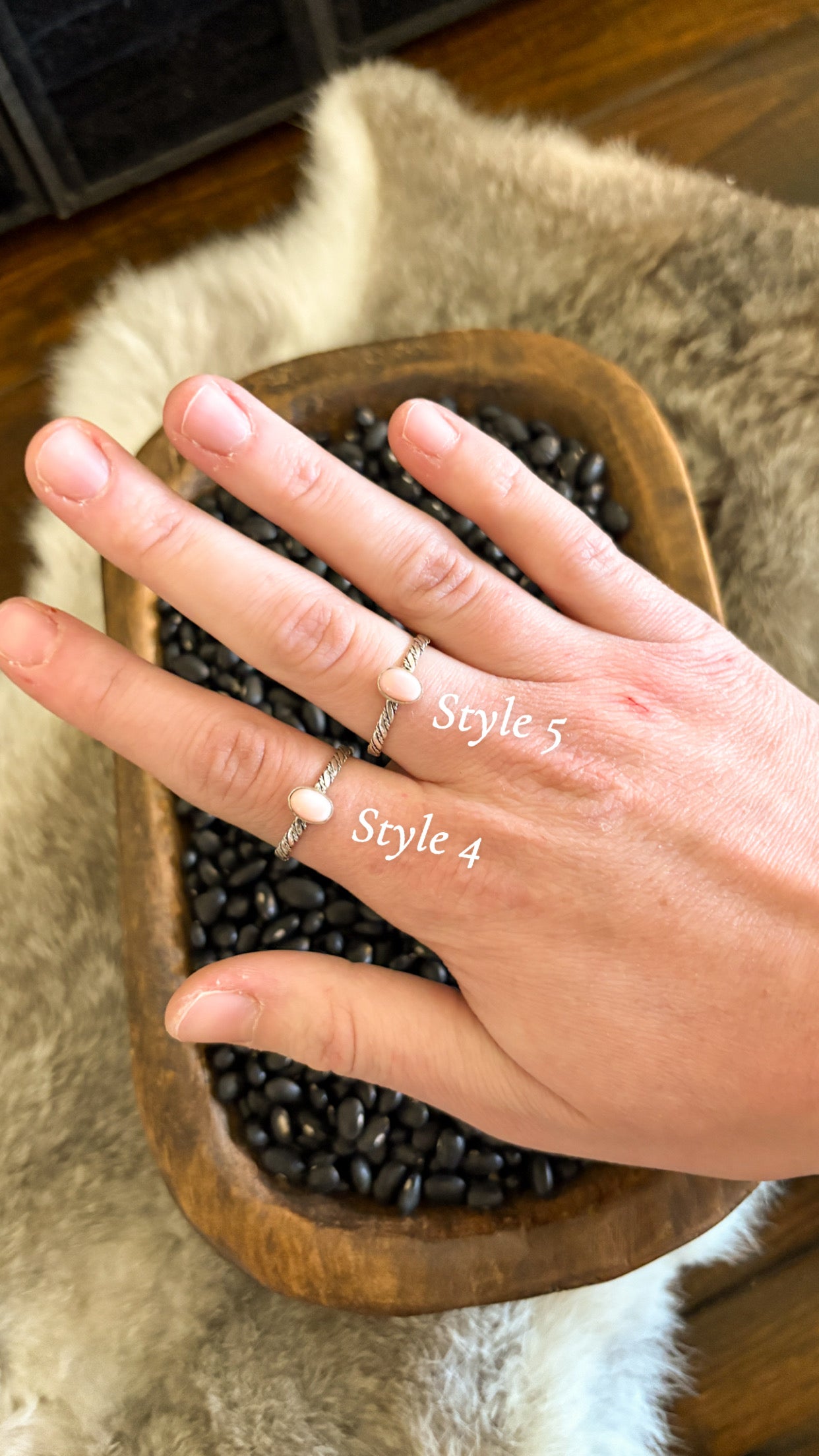 STONE WITH ROPE TWIST RING - PINK CONCH