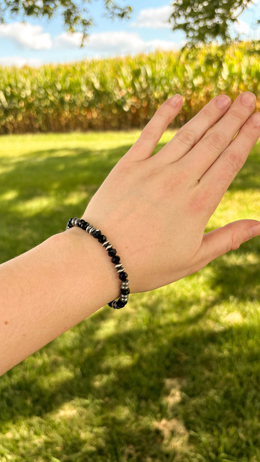 BLACK ONYX SAUCER PEARL STRETCH BRACELET