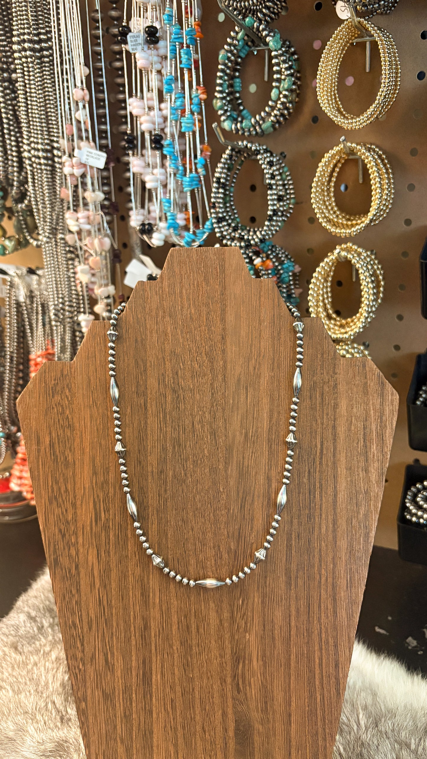 THE ROSALYN NECKLACE