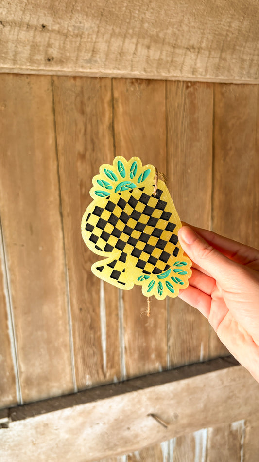CHECKERED SPADE FRESHIE - BLACK & YELLOW