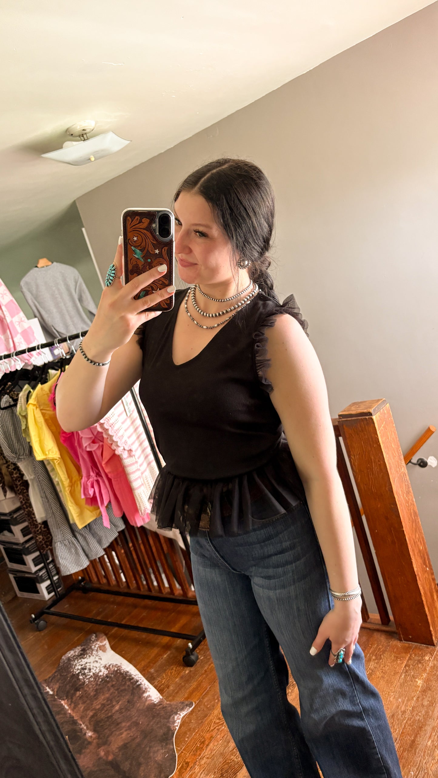 V NECK MESH RUFFLE TOP - BLACK