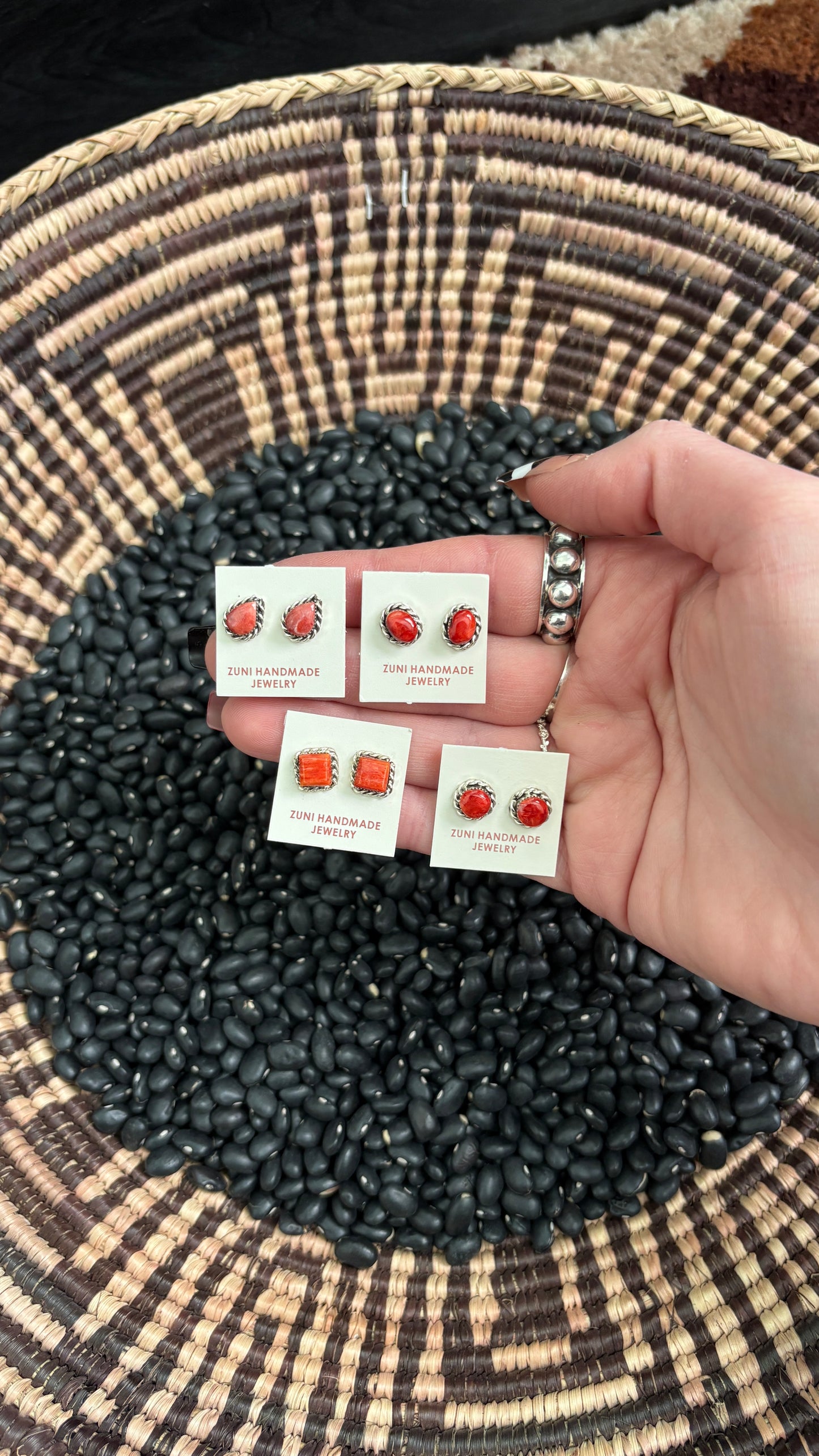 RED SPINY OYSTER STUDS W ROPE DETAIL