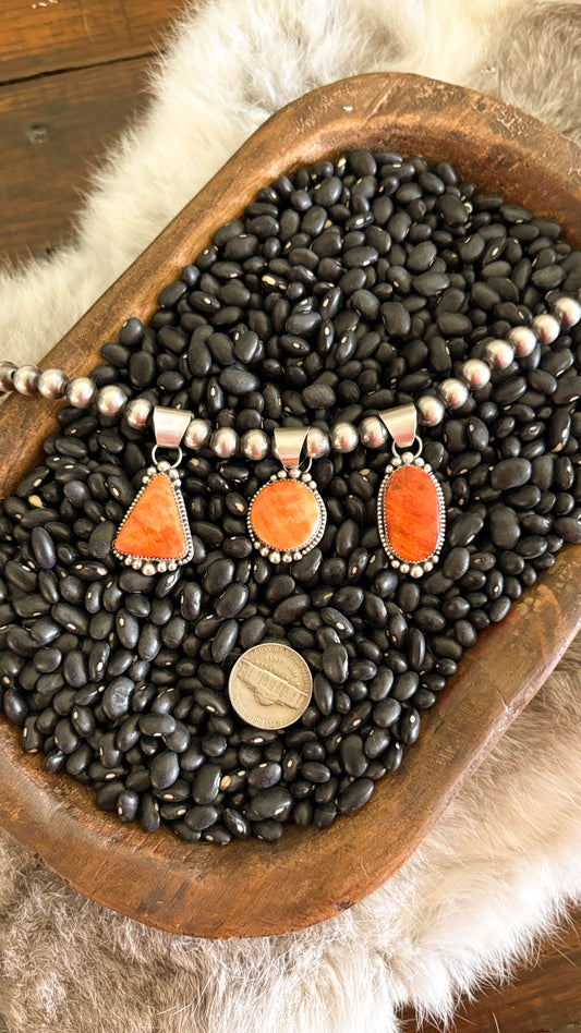 ORANGE SPINY OYSTER PENDANT W/ BALL DETAILING