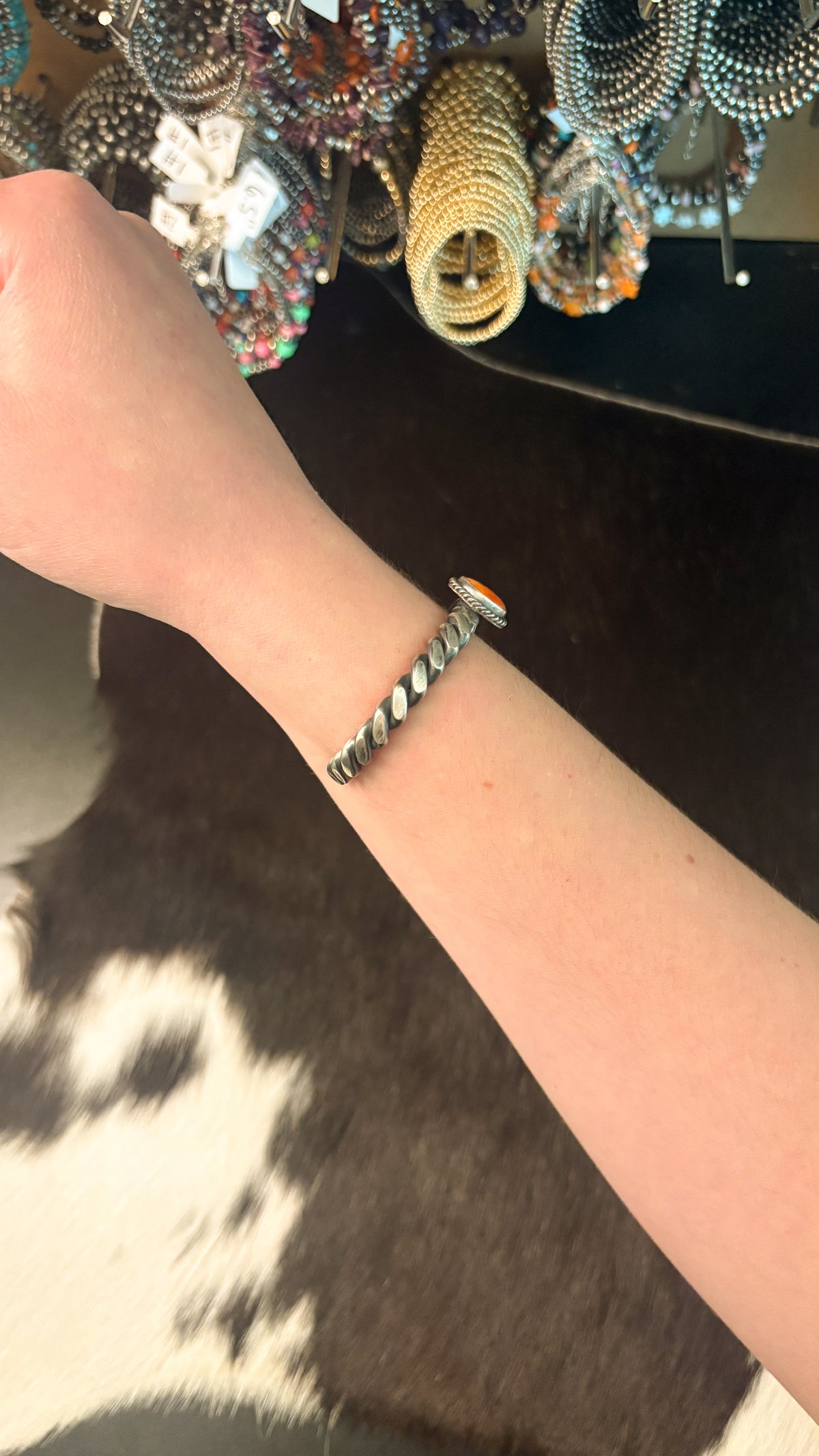 OVAL SPINY OYSTER CUFF W ROPE TWIST BAND
